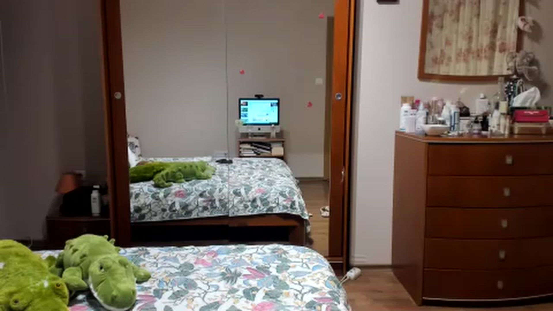 Gallery image thumbnail from Cougar_Fiona's myfreecams stream on, 05/13/2023, 23:45 image 4 of 20