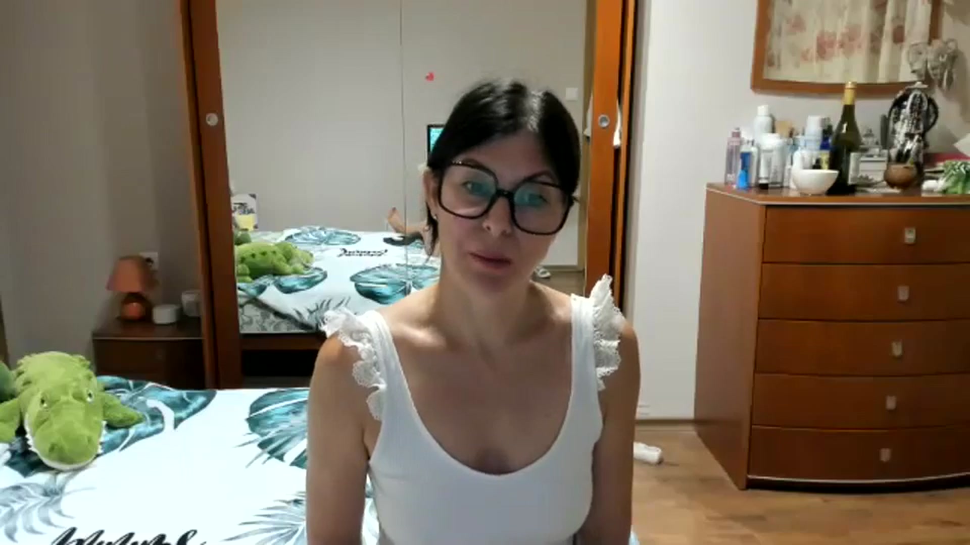 Gallery image thumbnail from Cougar_Fiona's myfreecams stream on, 09/24/2023, 22:41 image 17 of 20