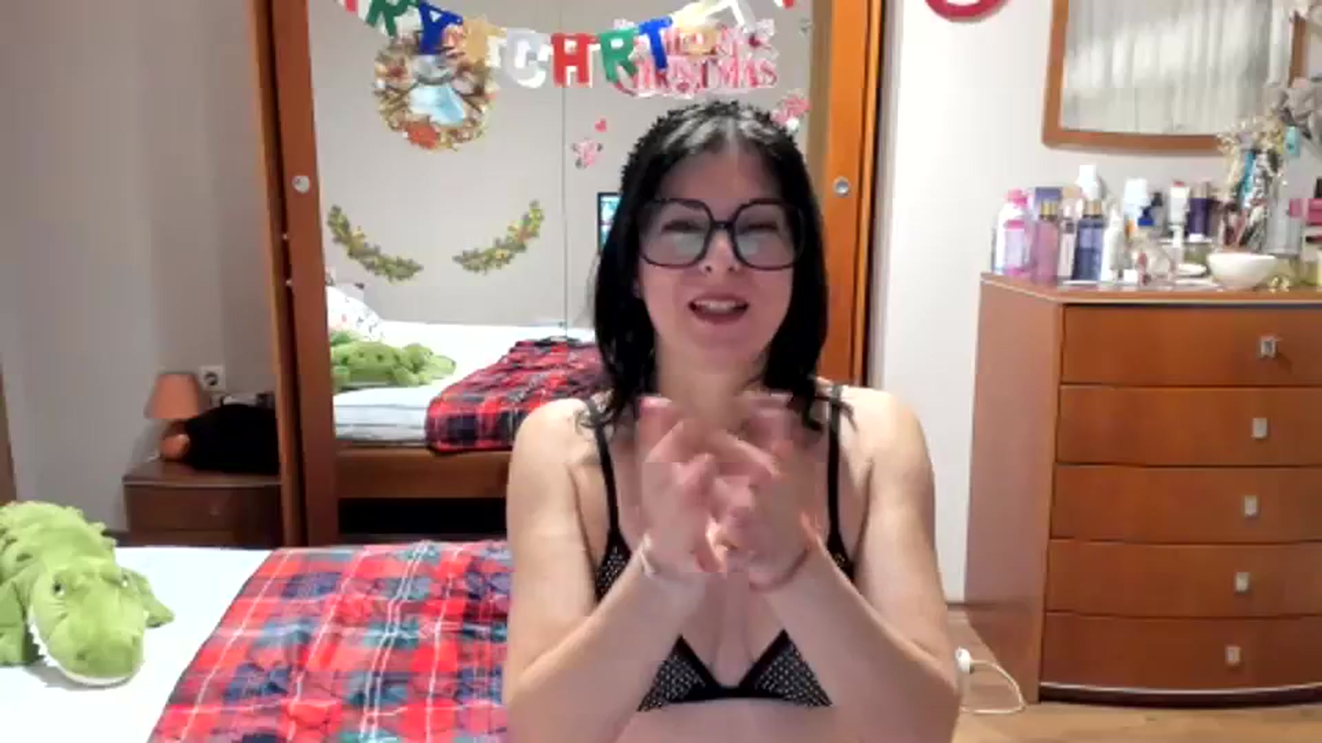 Gallery image thumbnail from Cougar_Fiona's myfreecams stream on, 12/27/2023, 24:07 image 20 of 20