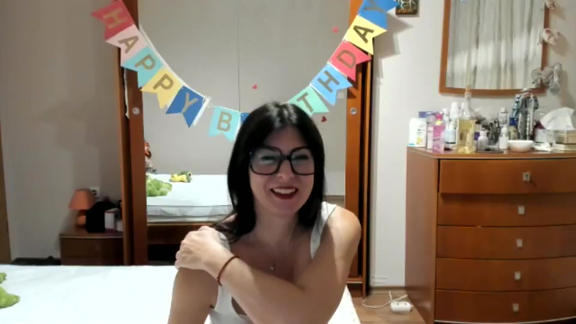 Gallery image thumbnail from Cougar_Fiona's myfreecams stream on, 10/06/2024, 23:03 image 7 of 20