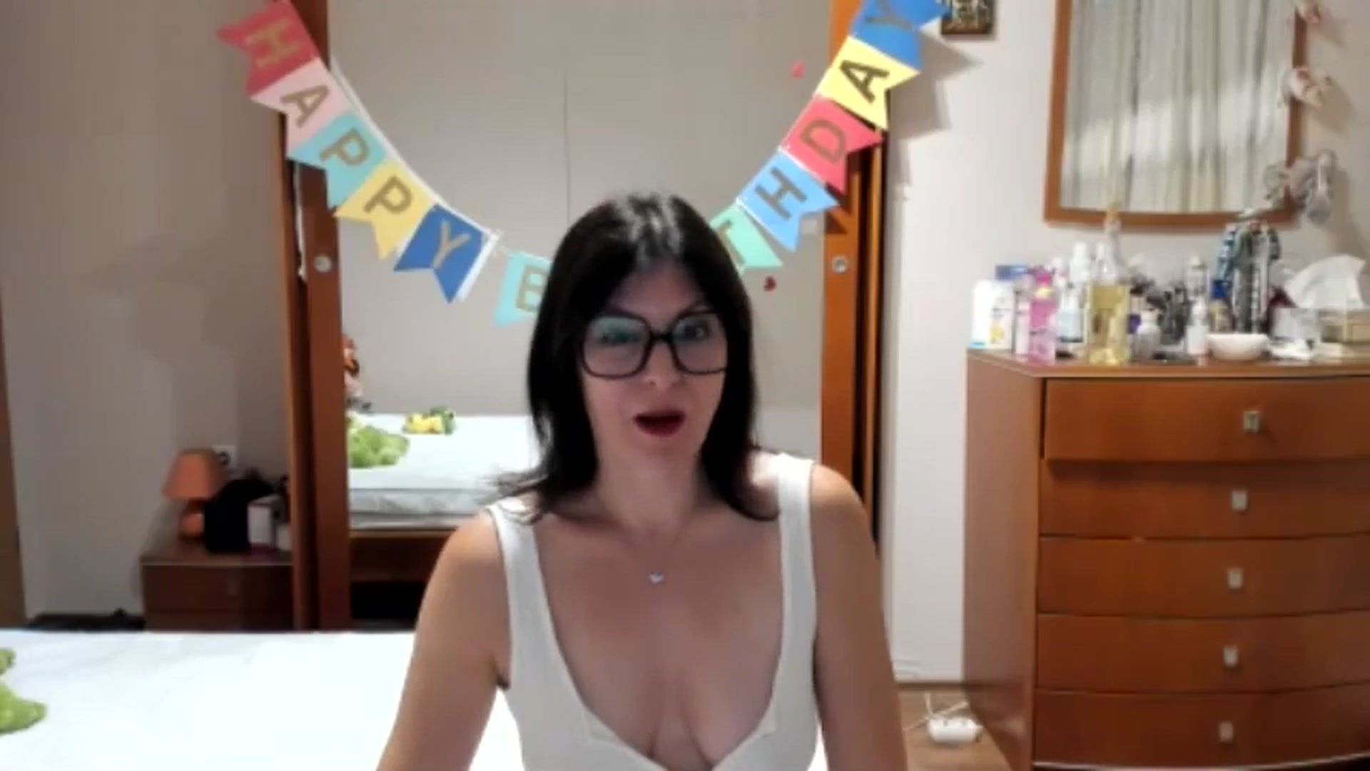 Gallery image thumbnail from Cougar_Fiona's myfreecams stream on, 10/06/2024, 23:03 image 15 of 20