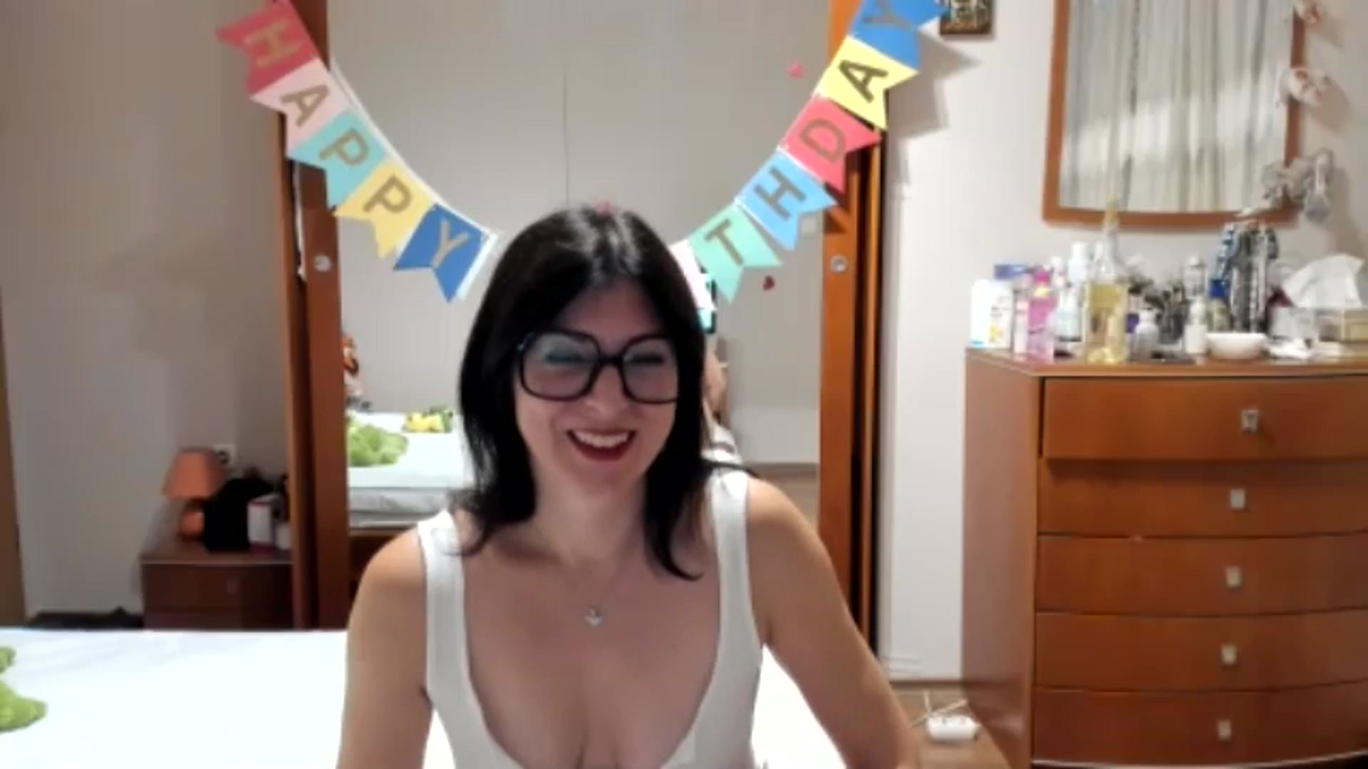 Gallery image thumbnail from Cougar_Fiona's myfreecams stream on, 10/06/2024, 23:03 image 11 of 20