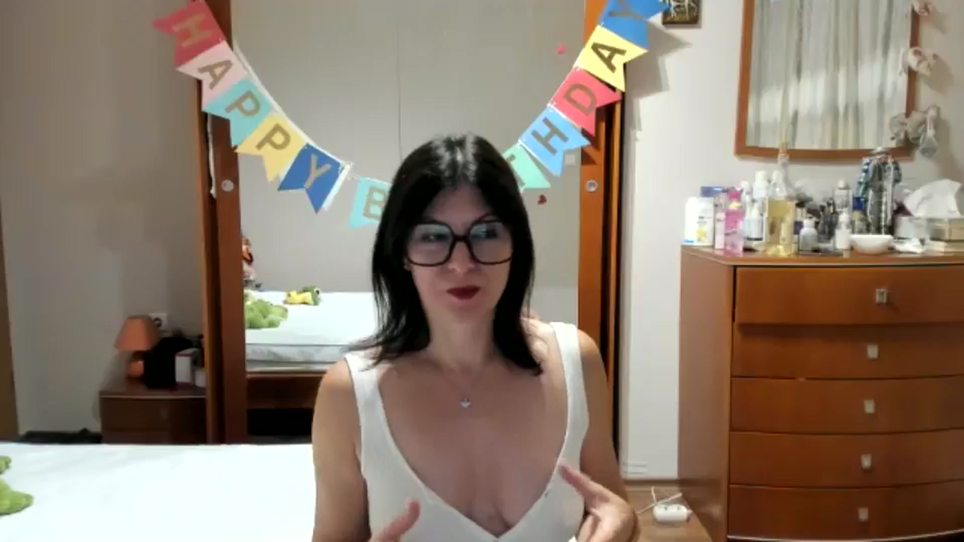 Gallery image thumbnail from Cougar_Fiona's myfreecams stream on, 10/06/2024, 23:03 image 2 of 20