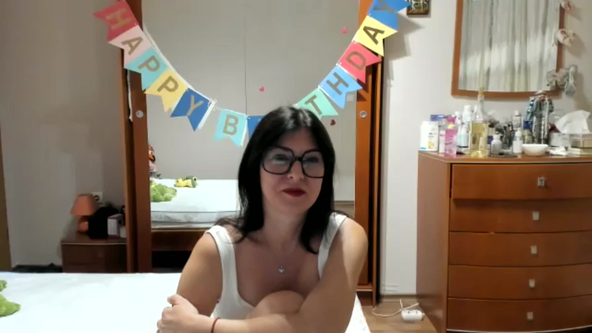 Gallery image thumbnail from Cougar_Fiona's myfreecams stream on, 10/06/2024, 23:03 image 10 of 20
