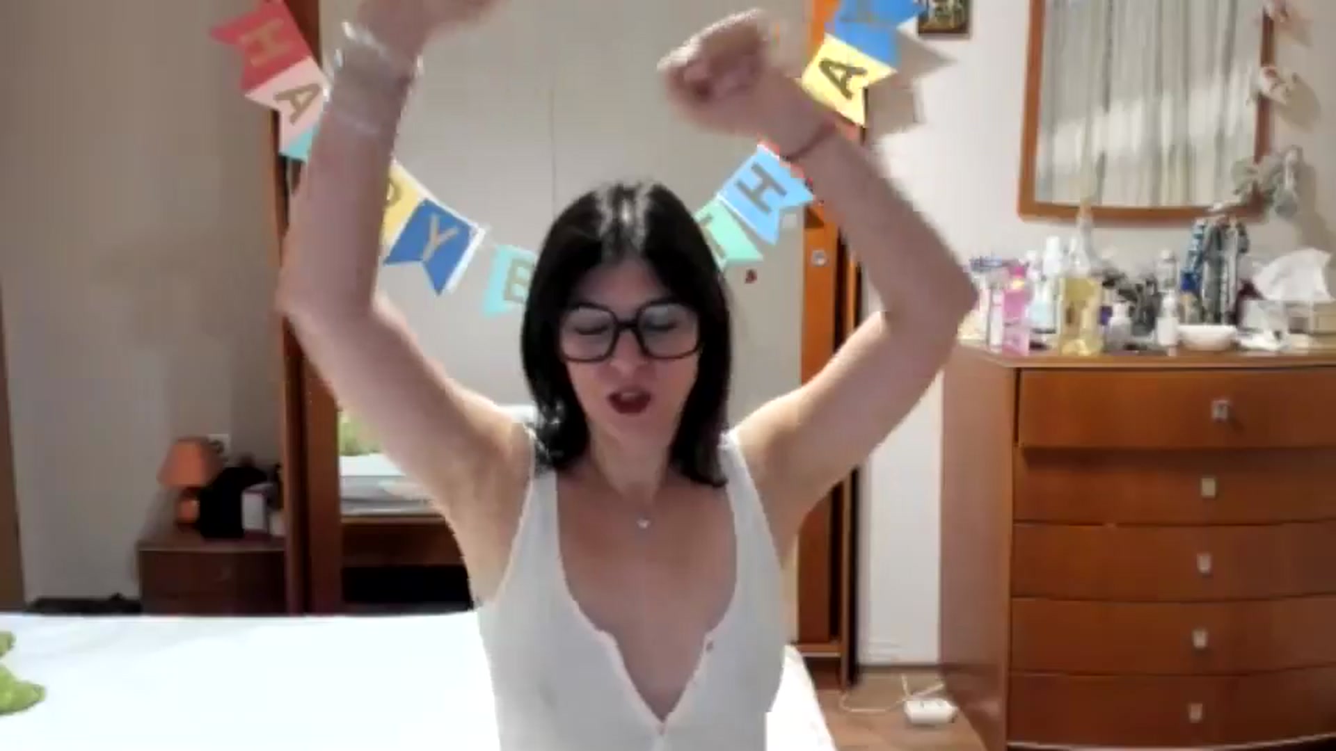 Gallery image thumbnail from Cougar_Fiona's myfreecams stream on, 10/06/2024, 23:03 image 14 of 20