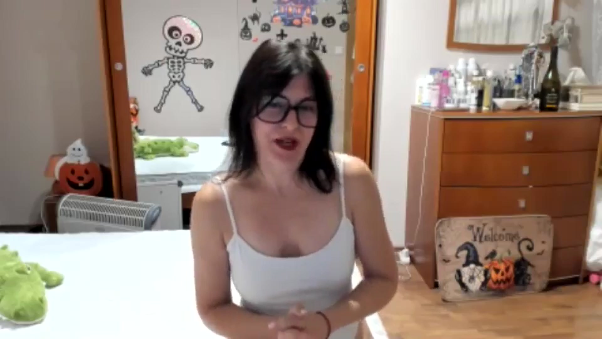 Gallery image thumbnail from Cougar_Fiona's myfreecams stream on, 10/21/2024, 23:06 image 6 of 20