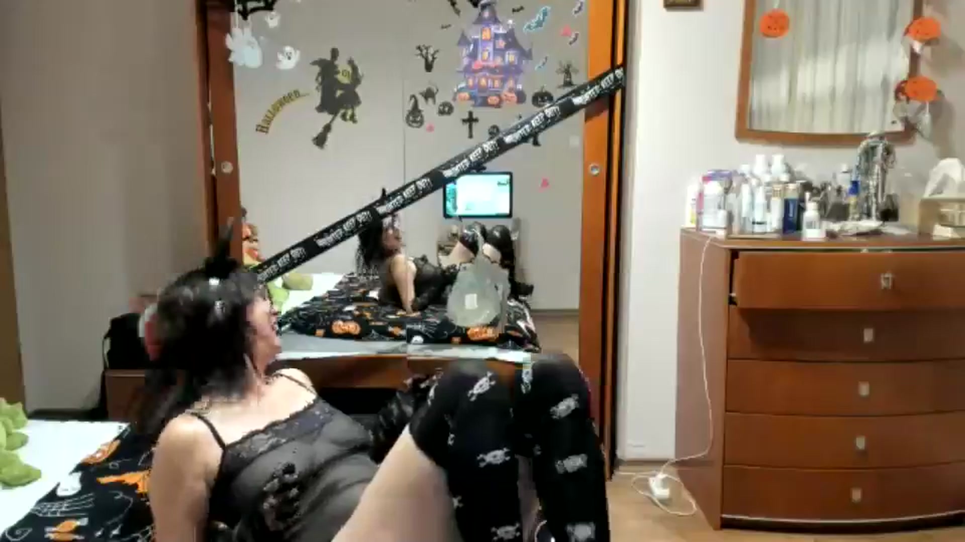 Gallery image thumbnail from Cougar_Fiona's myfreecams stream on, 10/28/2024, 23:47 image 17 of 20