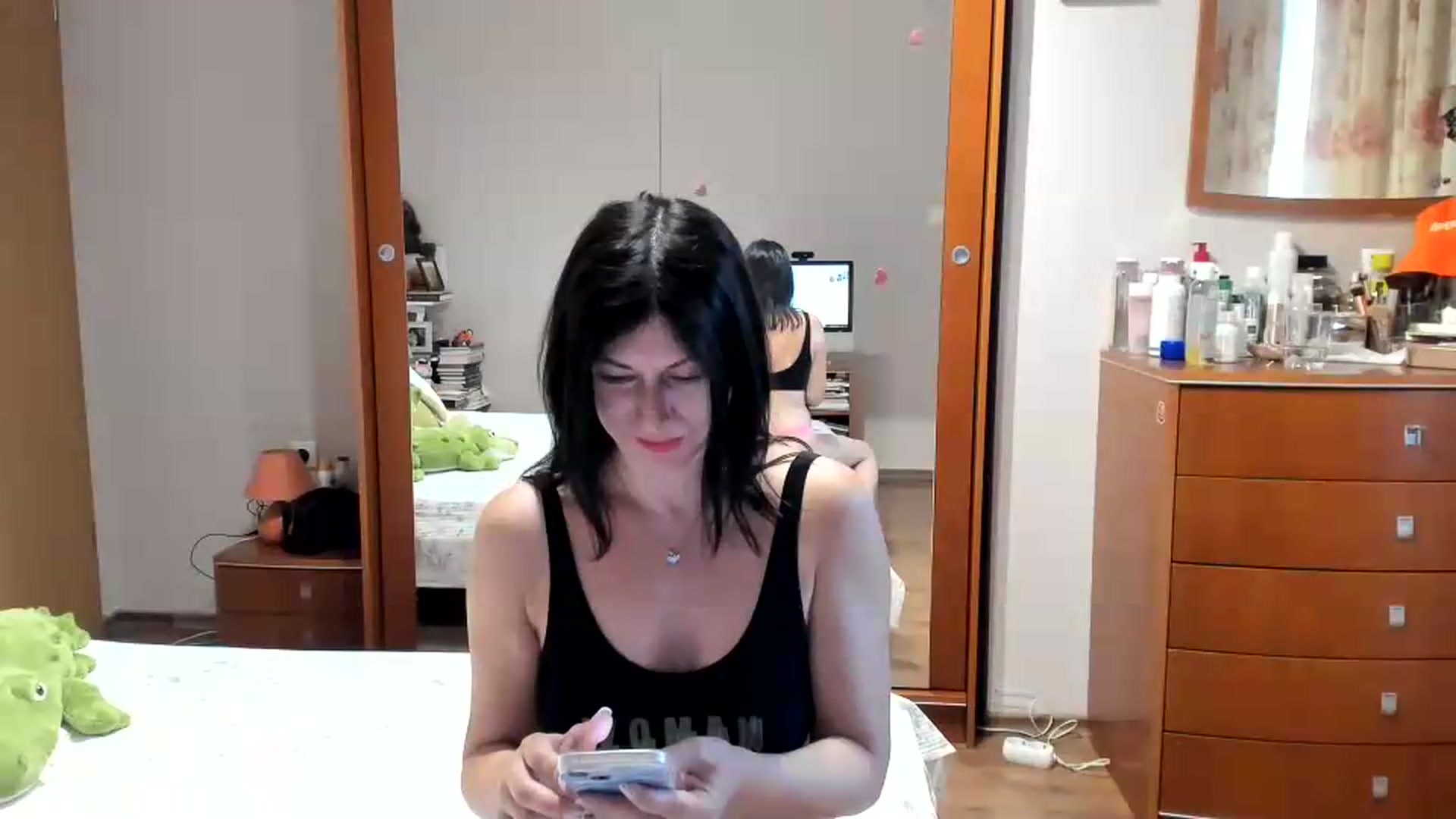 Gallery image thumbnail from Cougar_Fiona's myfreecams stream on, 07/06/2026, 12:43 image 9 of 20