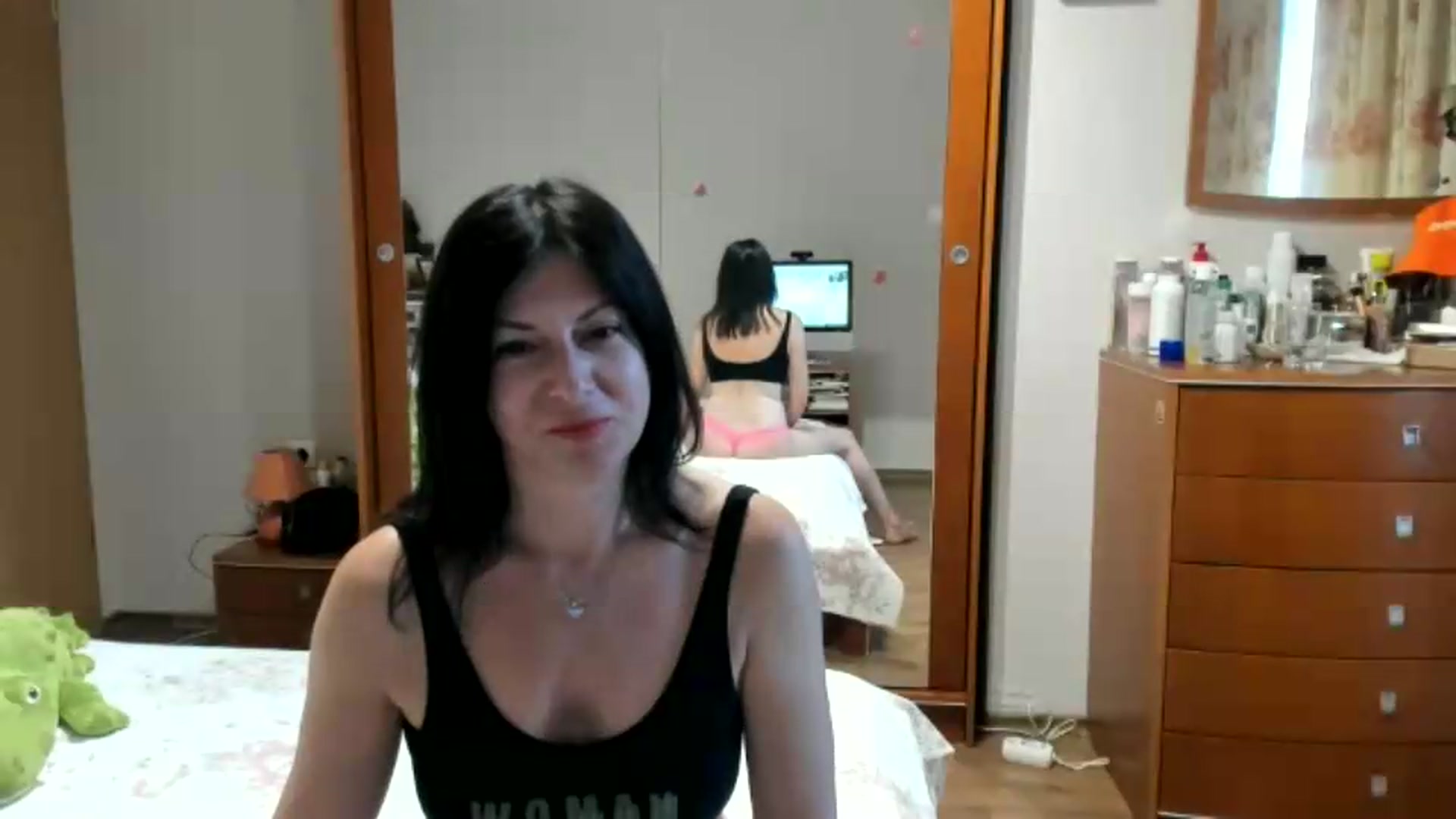 Gallery image thumbnail from Cougar_Fiona's myfreecams stream on, 07/06/2026, 12:43 image 14 of 20