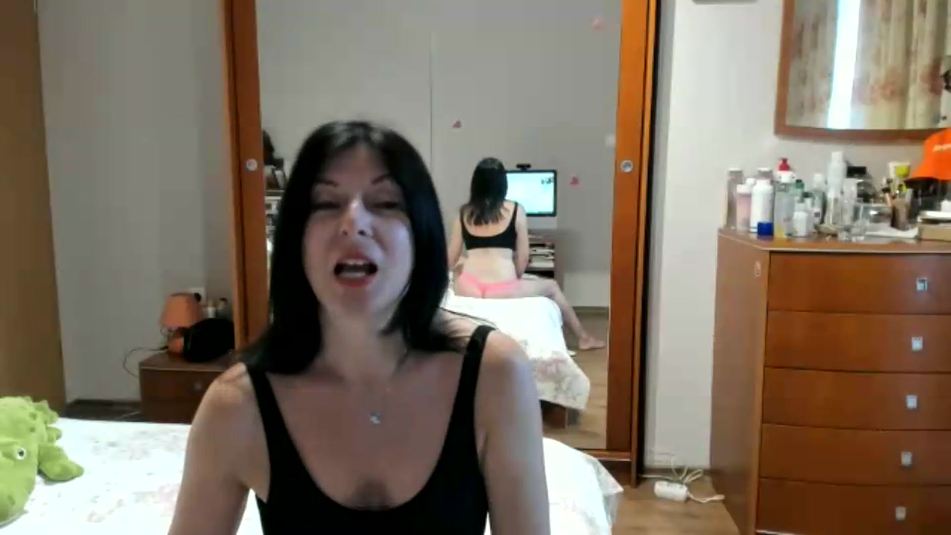 Gallery image thumbnail from Cougar_Fiona's myfreecams stream on, 07/06/2026, 12:43 image 17 of 20