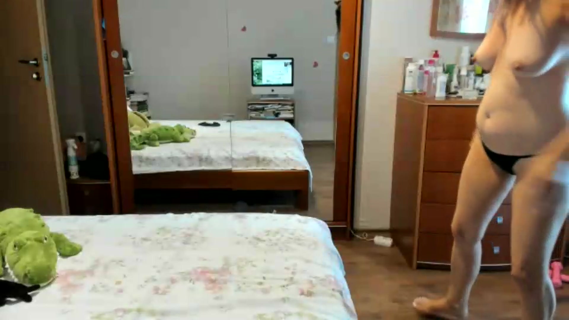 Gallery image thumbnail from Cougar_Fiona's myfreecams stream on, 08/10/2026, 12:42 image 14 of 20