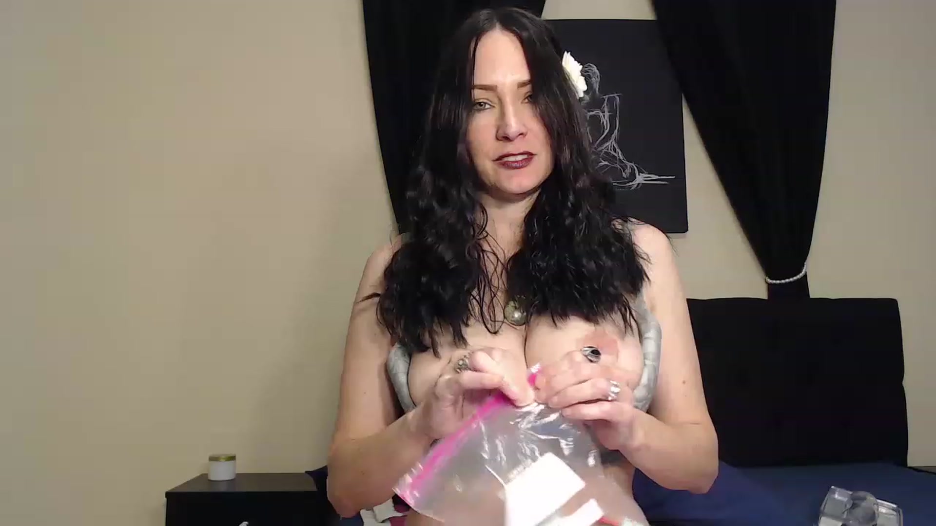 Gallery image thumbnail from Cougar_On_Top's myfreecams stream on, 12/27/2022, 18:11 image 2 of 20