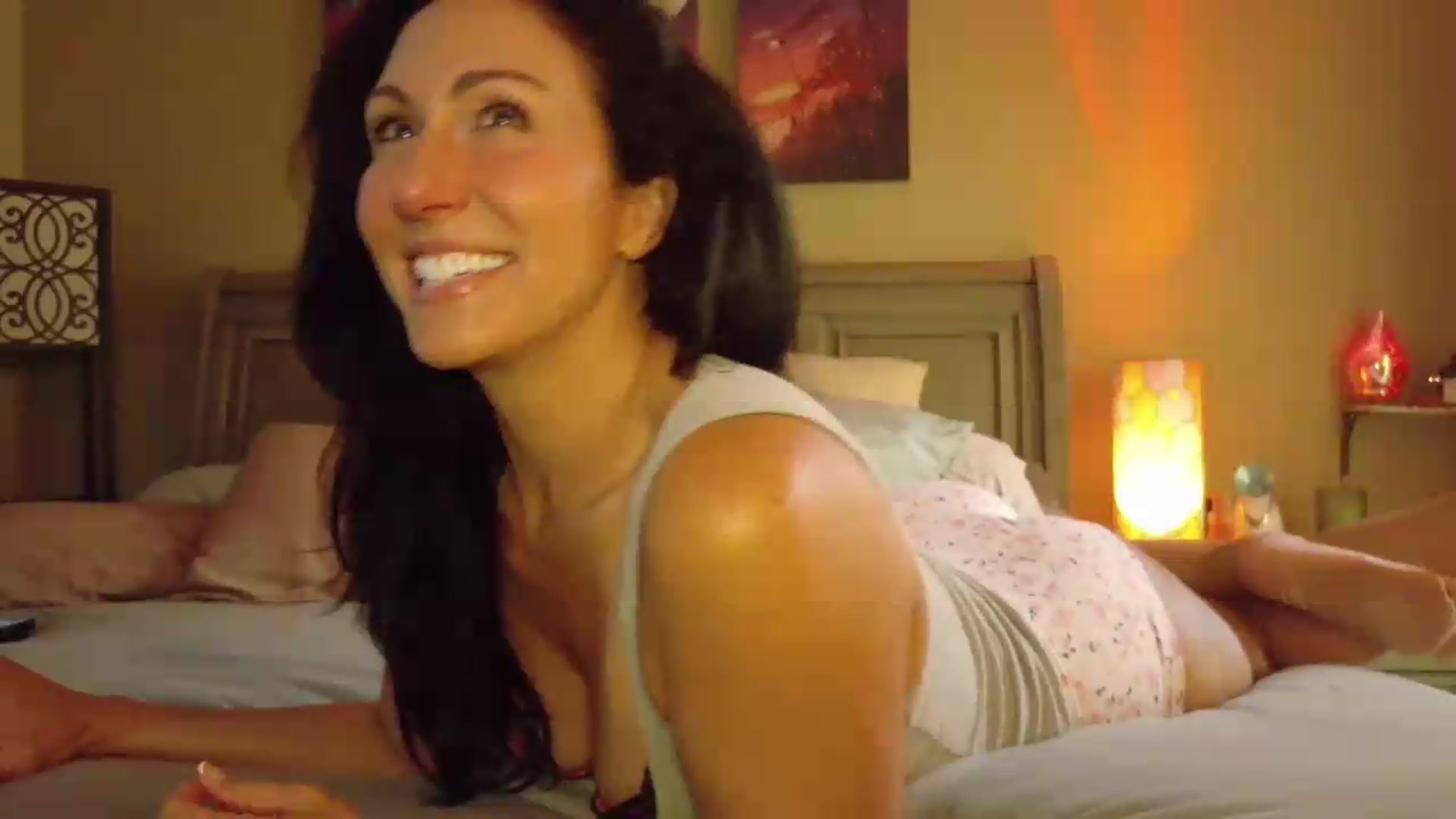 Gallery image thumbnail from Cougar_Vibes's myfreecams stream on, 05/19/2026, 18:07 image 2 of 20