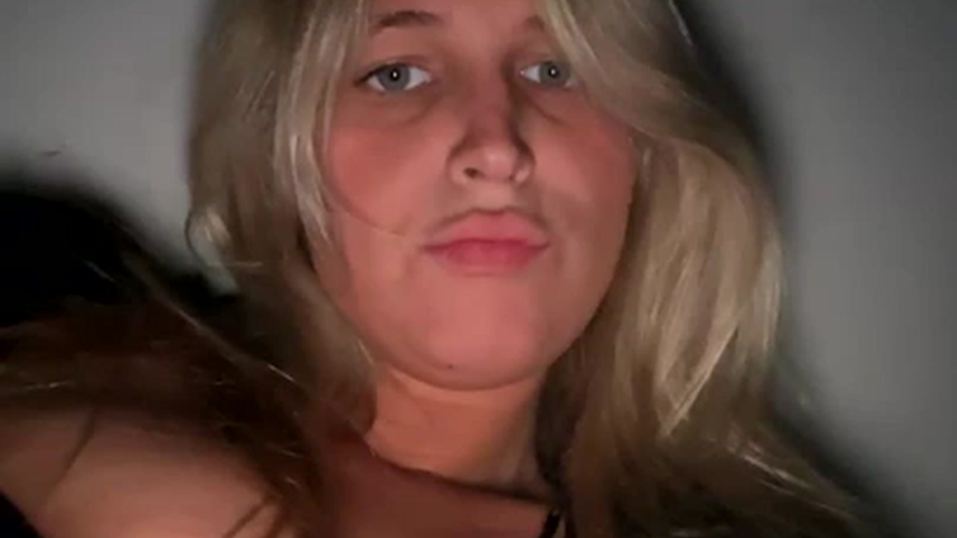 Gallery image thumbnail from CountryHoney1's myfreecams stream on, 04/04/2023, 10:09 image 8 of 20