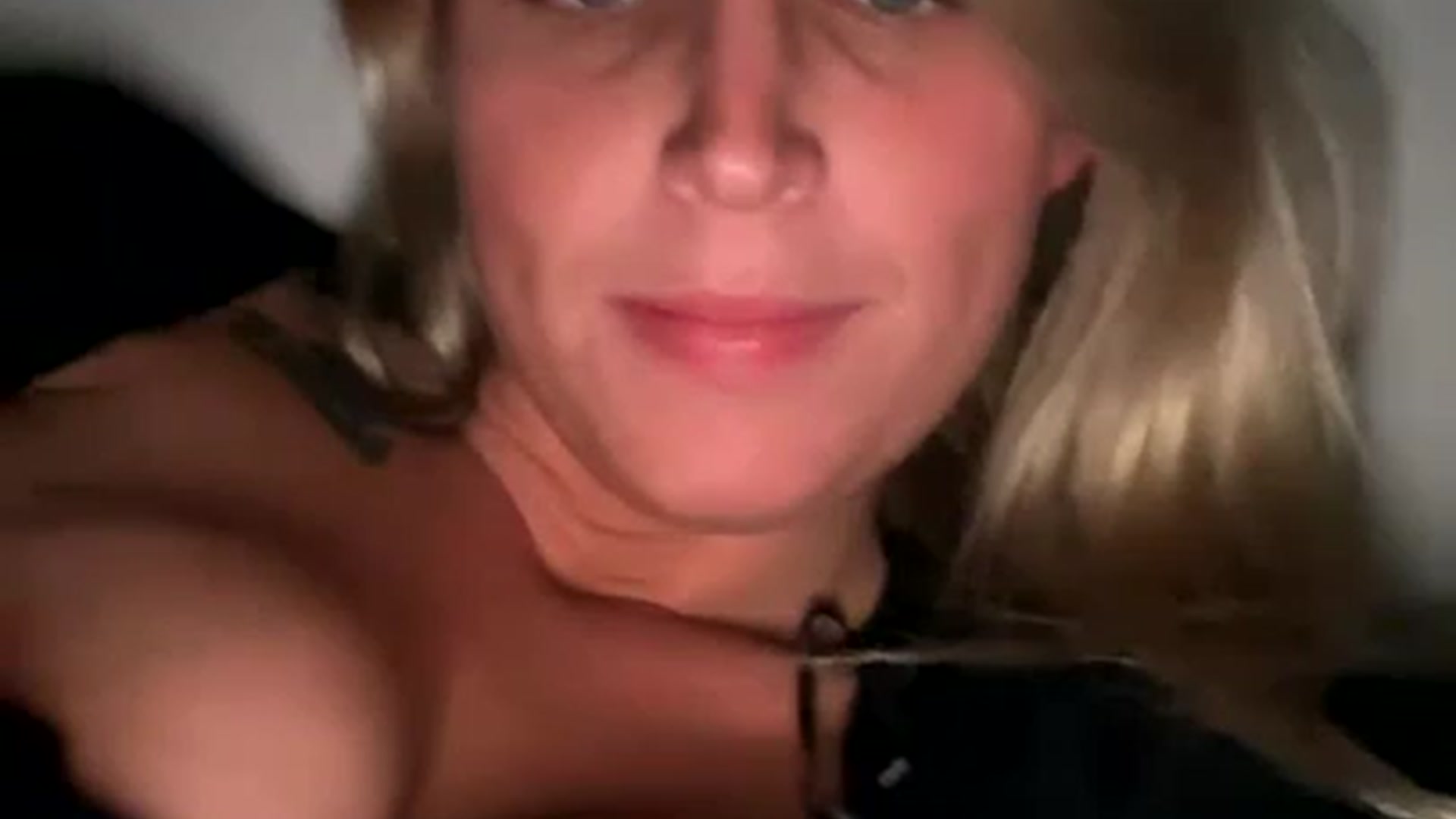 Gallery image thumbnail from CountryHoney1's myfreecams stream on, 04/04/2023, 10:09 image 1 of 20