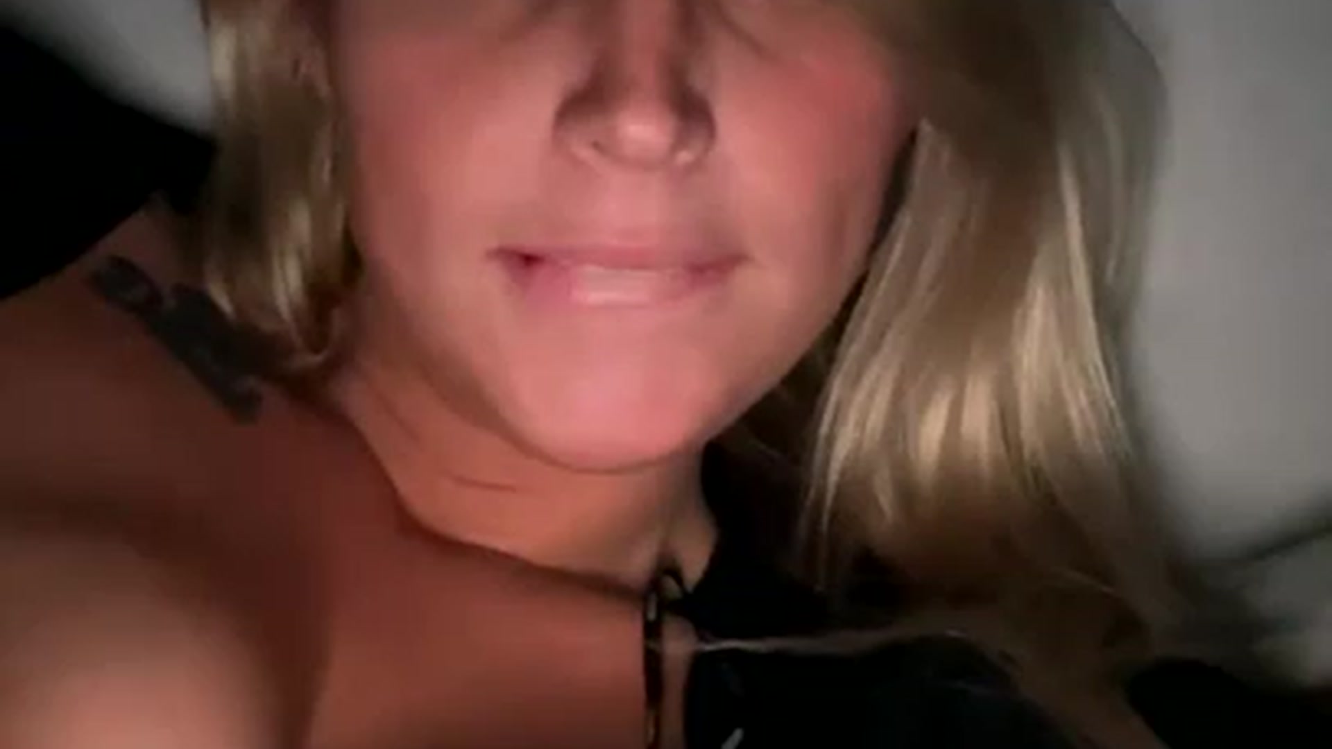Gallery image thumbnail from CountryHoney1's myfreecams stream on, 04/04/2023, 10:09 image 4 of 20