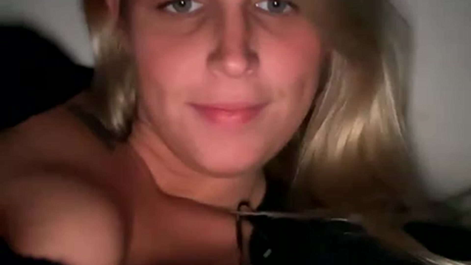 Gallery image thumbnail from CountryHoney1's myfreecams stream on, 04/04/2023, 10:09 image 3 of 20