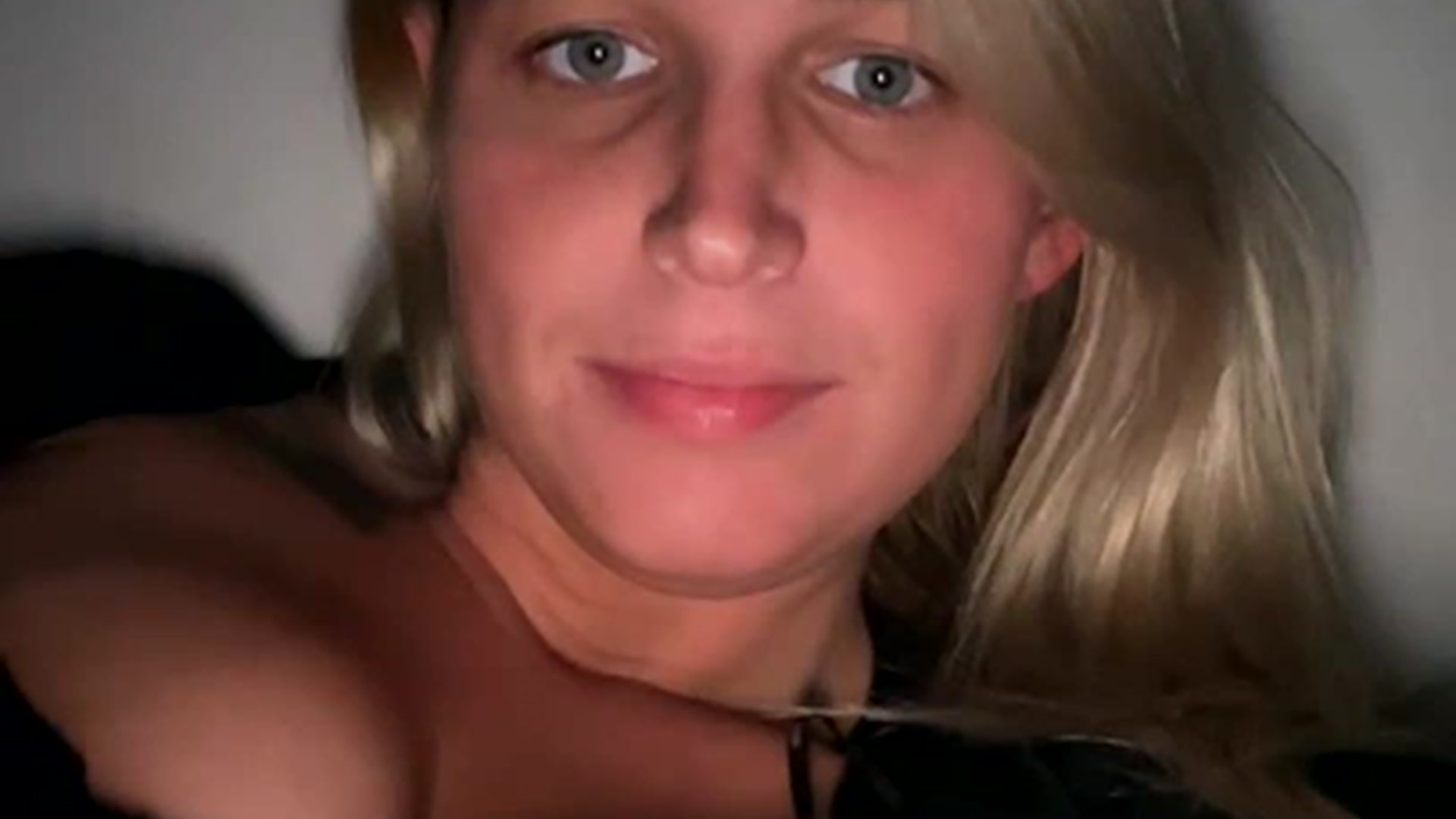 Gallery image thumbnail from CountryHoney1's myfreecams stream on, 04/04/2023, 10:09 image 2 of 20