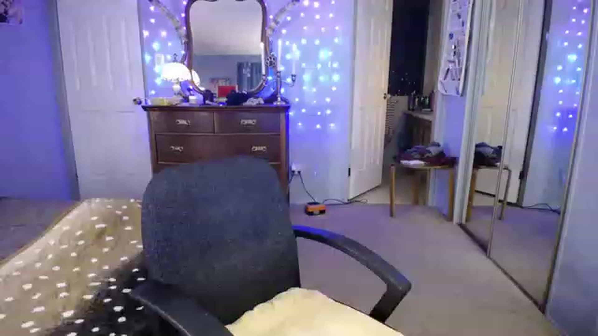 Gallery image thumbnail from Country_Daisy's myfreecams stream on, 12/09/2022, 01:03 image 18 of 20