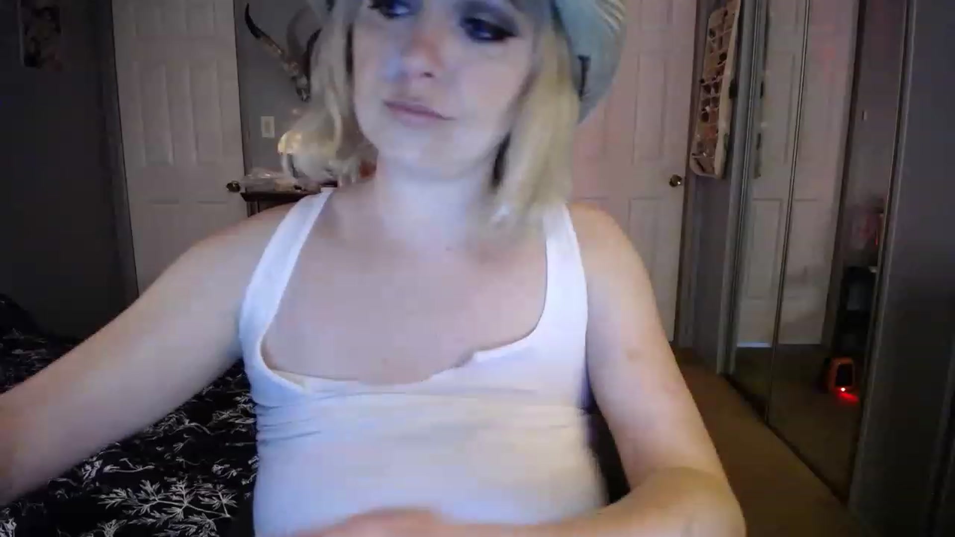 Gallery image thumbnail from Country_Daisy's myfreecams stream on, 05/02/2023, 21:32 image 17 of 20