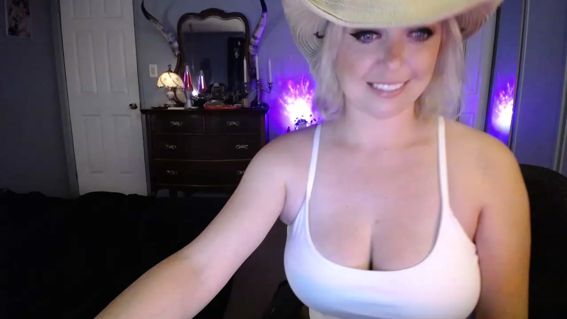 Gallery image thumbnail from Country_Daisy's myfreecams stream on, 06/26/2023, 24:00 image 1 of 20