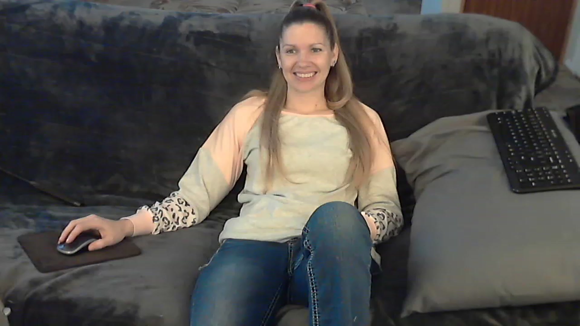 Gallery image thumbnail from Country_vixen's myfreecams stream on, 12/18/2022, 15:07 image 17 of 20