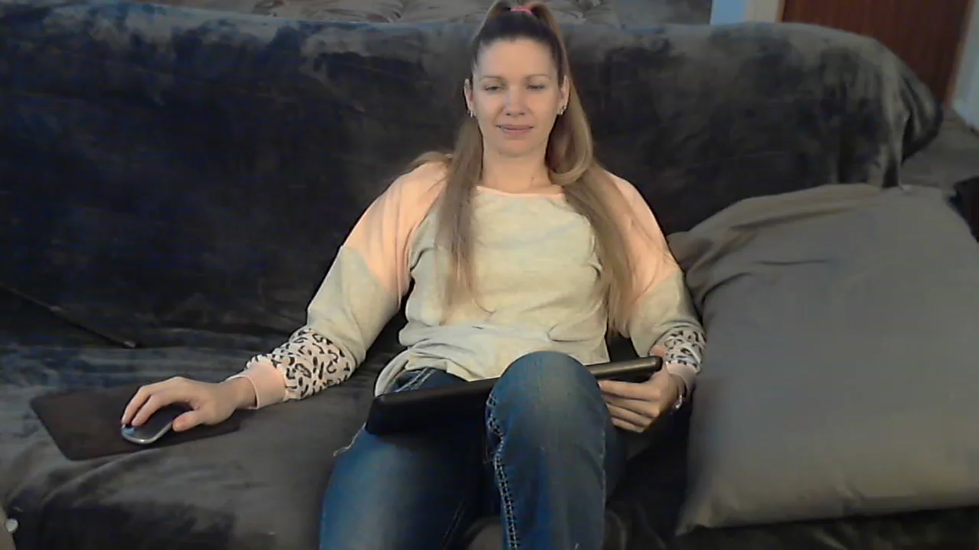 Gallery image thumbnail from Country_vixen's myfreecams stream on, 12/18/2022, 15:07 image 20 of 20
