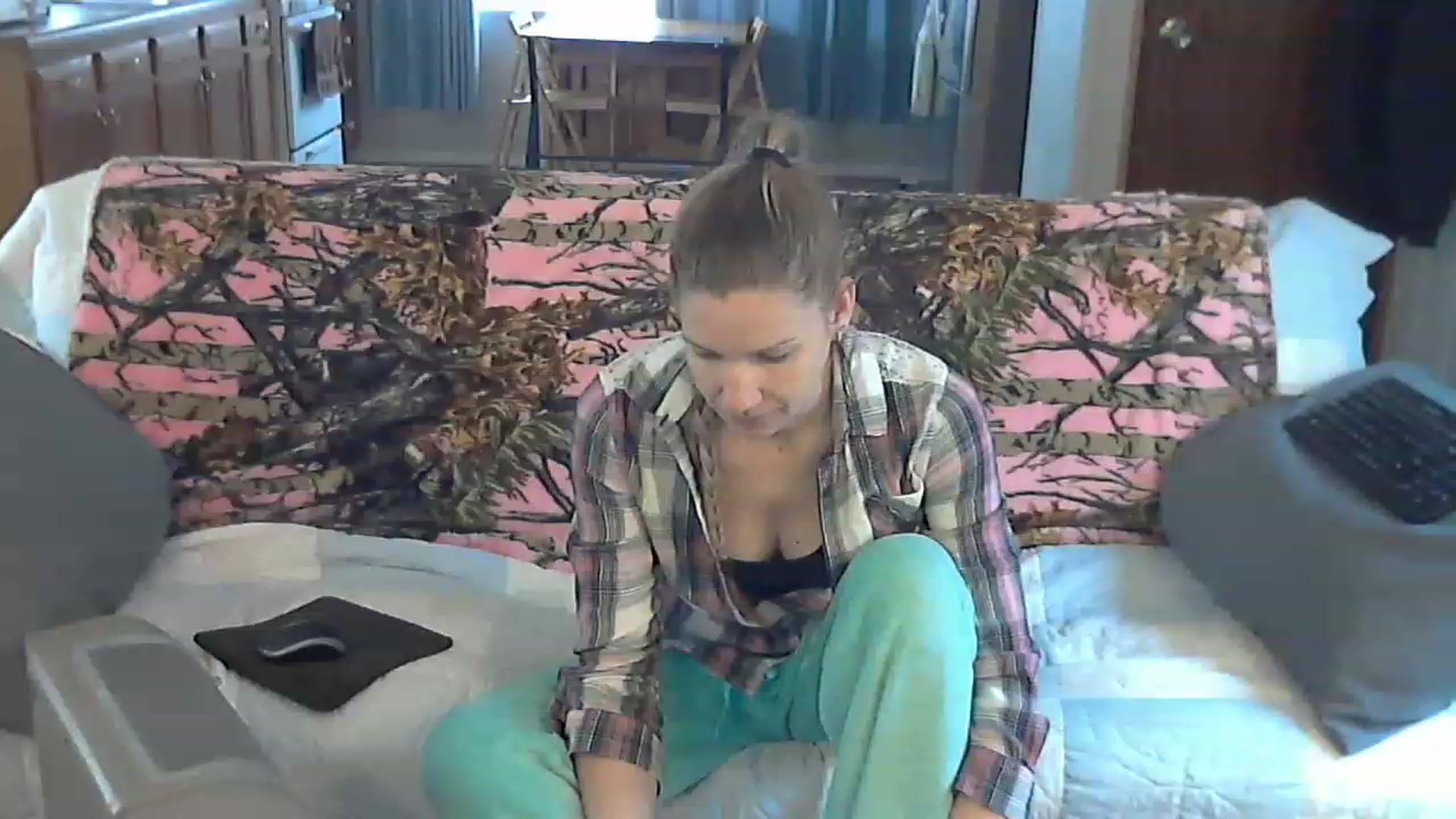 Gallery image thumbnail from Country_vixen's myfreecams stream on, 03/16/2023, 14:40 image 9 of 20