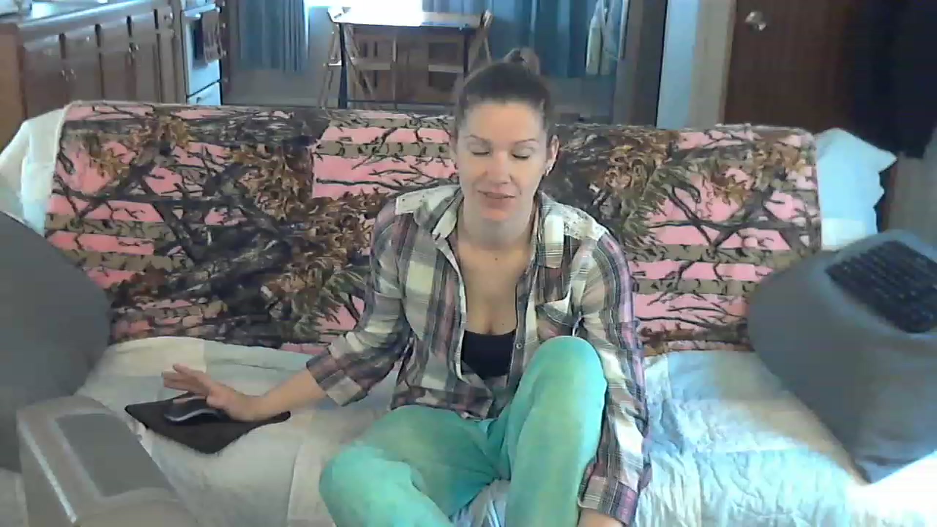 Gallery image thumbnail from Country_vixen's myfreecams stream on, 03/16/2023, 14:40 image 3 of 20