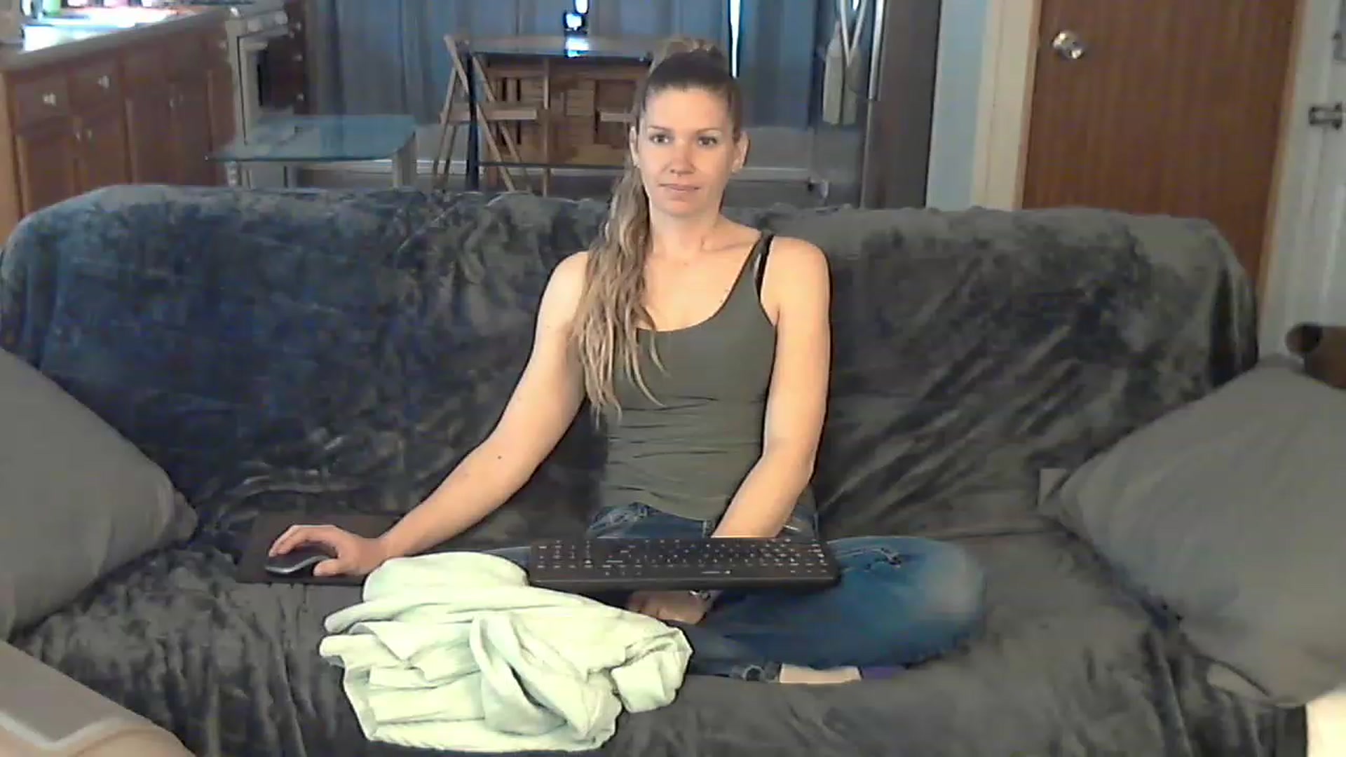 Gallery image thumbnail from Country_vixen's myfreecams stream on, 03/28/2023, 14:20 image 3 of 20