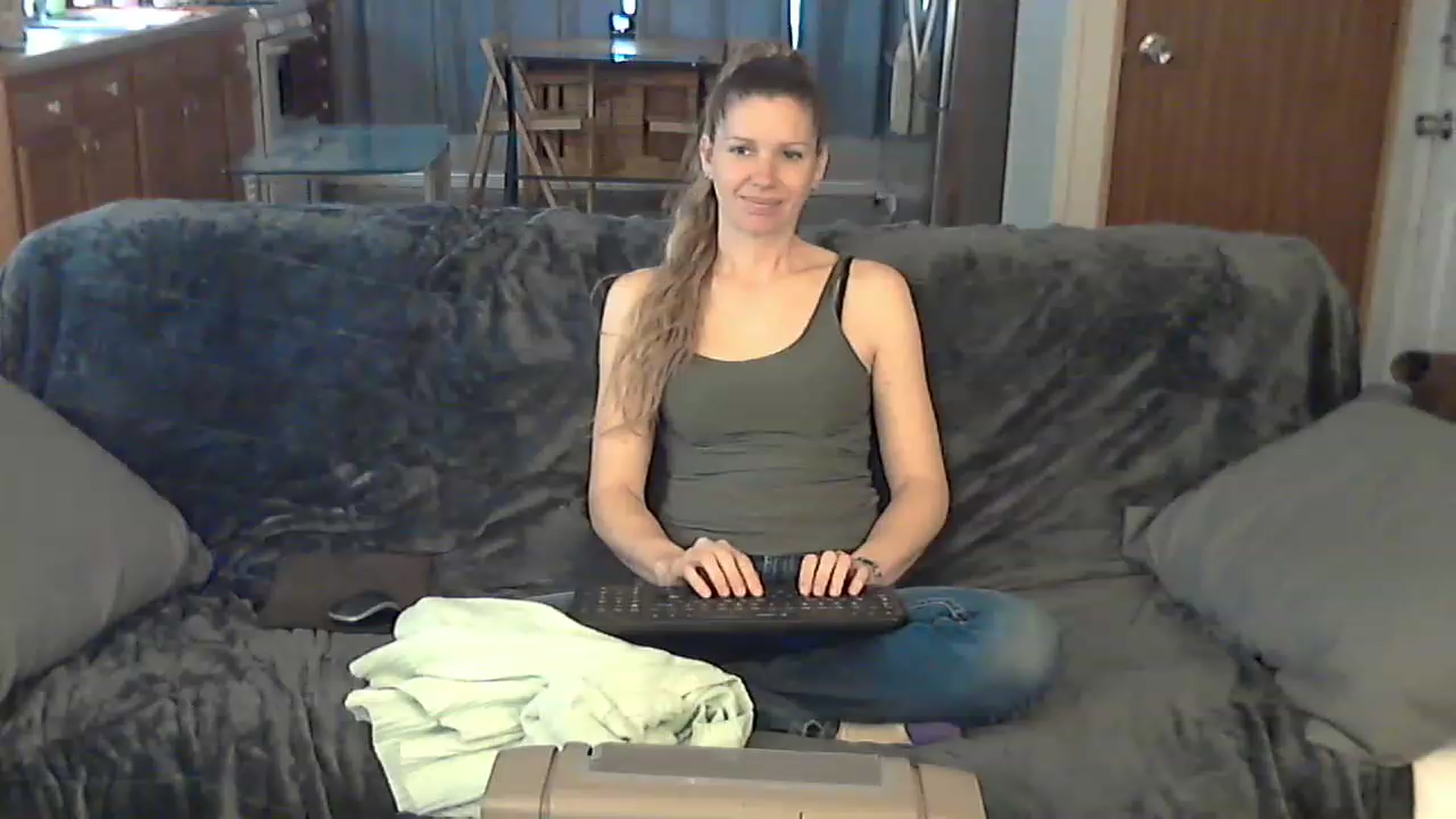 Gallery image thumbnail from Country_vixen's myfreecams stream on, 03/28/2023, 14:20 image 4 of 20