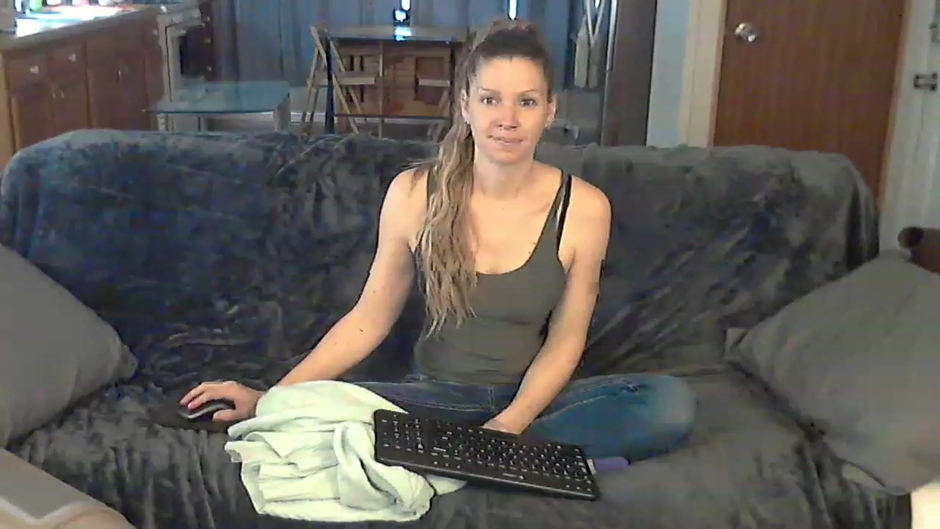 Gallery image thumbnail from Country_vixen's myfreecams stream on, 03/28/2023, 14:20 image 1 of 20