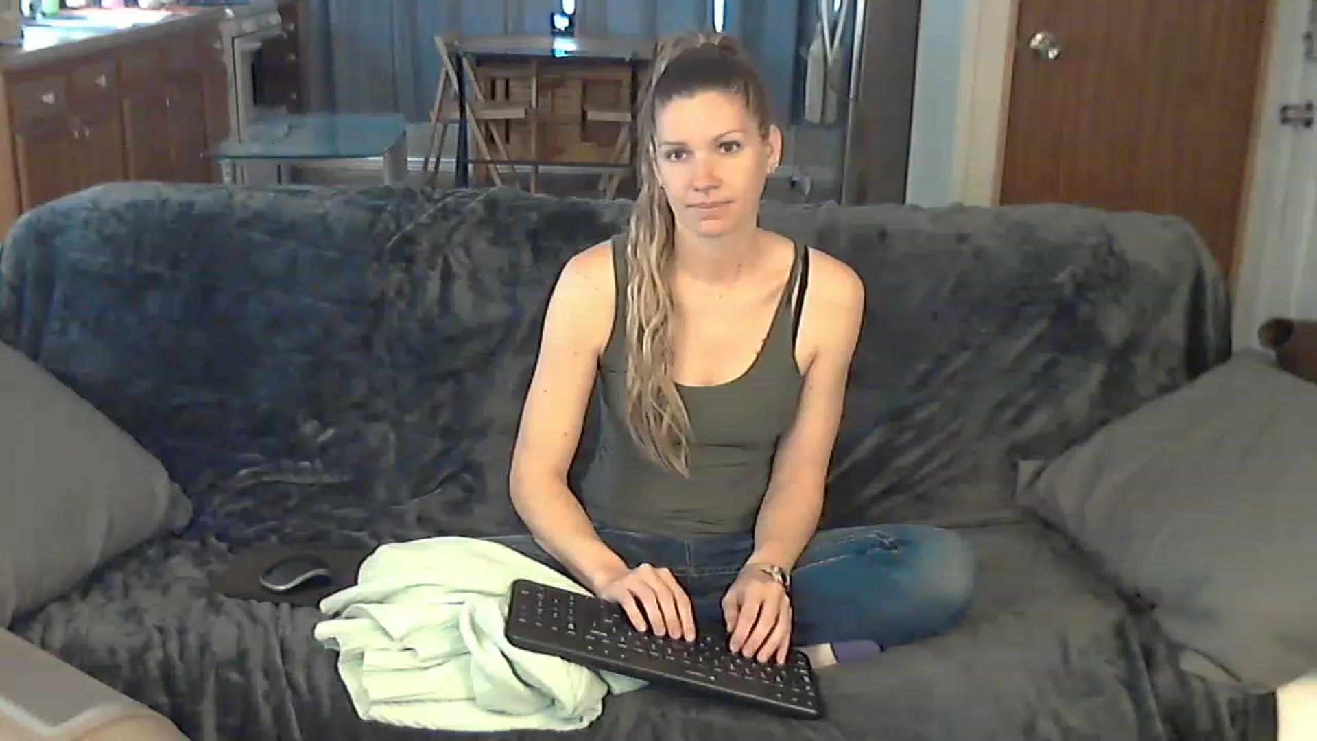 Gallery image thumbnail from Country_vixen's myfreecams stream on, 03/28/2023, 14:20 image 2 of 20