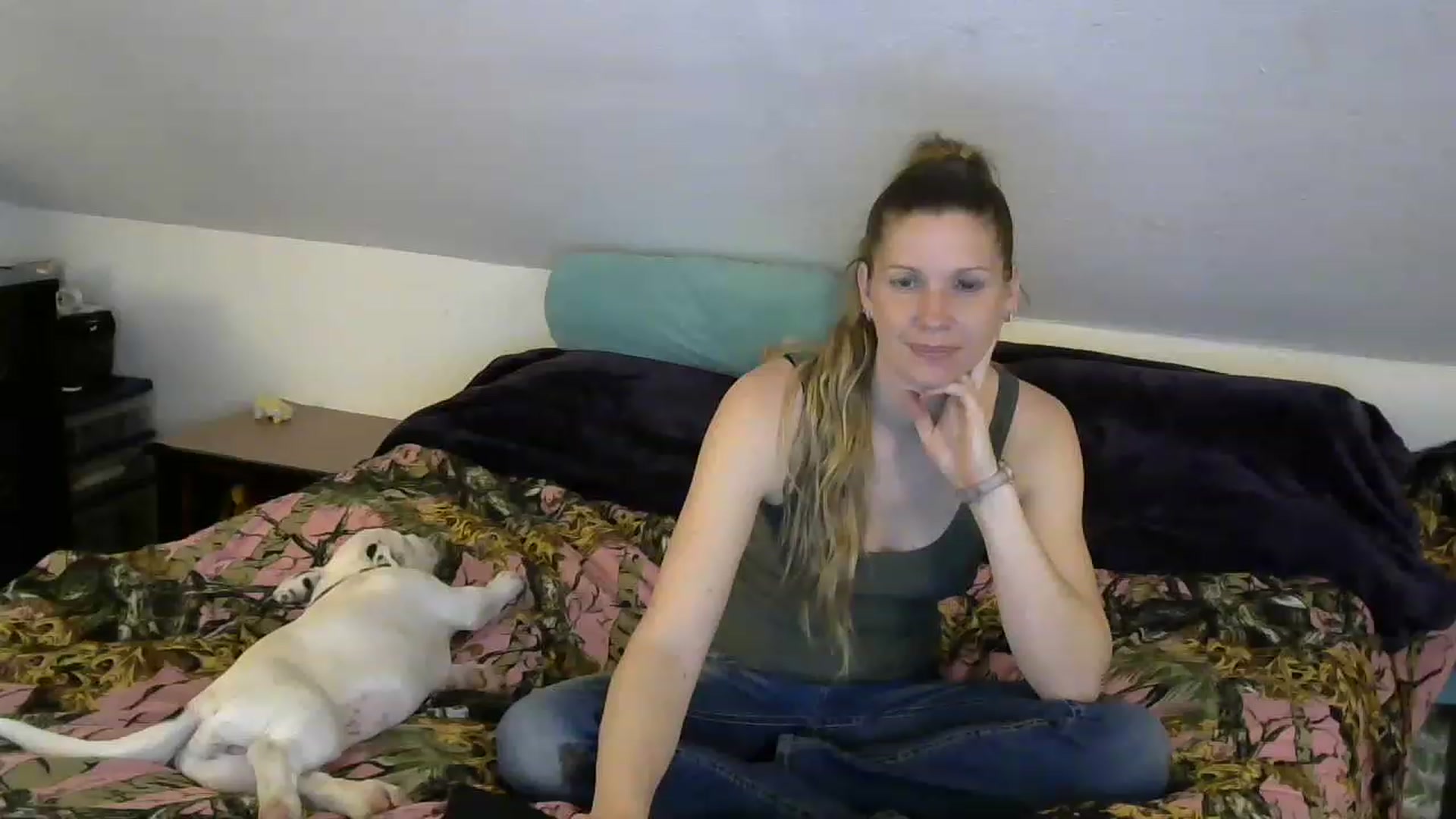 Gallery image thumbnail from Country_vixen's myfreecams stream on, 03/29/2023, 02:51 image 14 of 20
