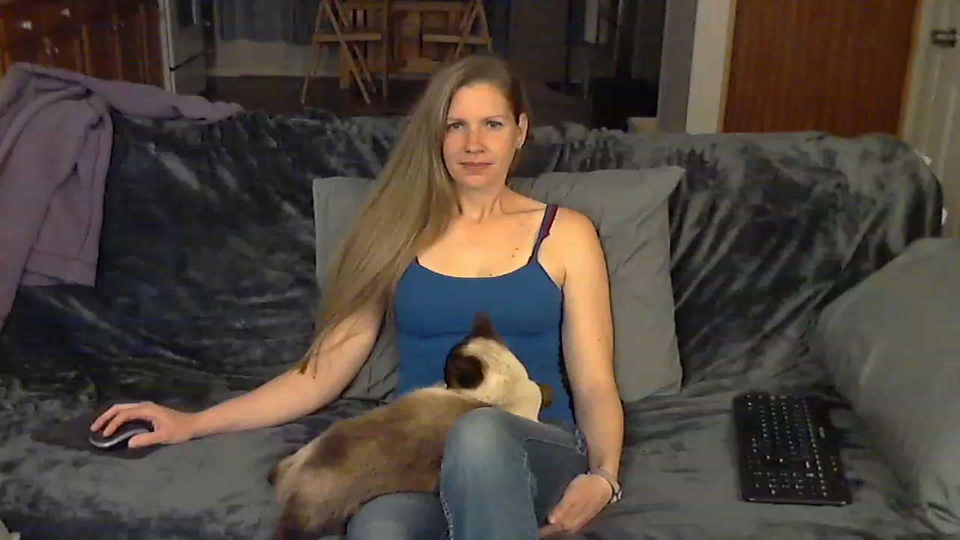 Gallery image thumbnail from Country_vixen's myfreecams stream on, 04/10/2023, 01:31 image 17 of 20