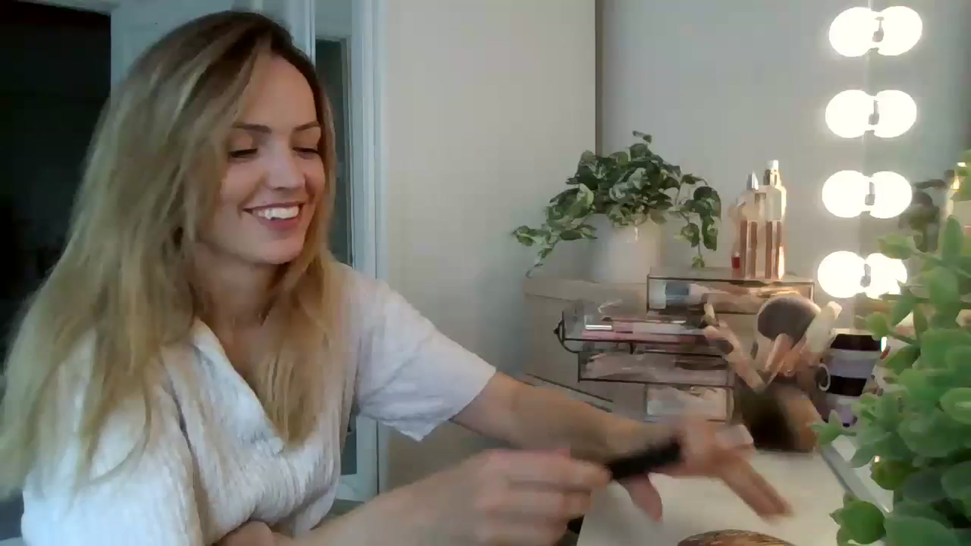 Gallery image thumbnail from Courtney's myfreecams stream on, 09/16/2023, 11:22 image 1 of 20