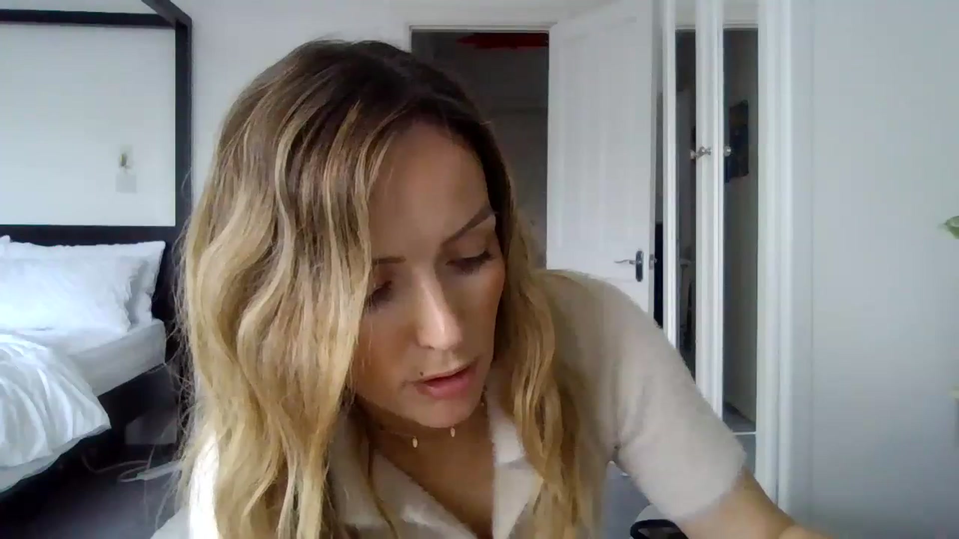 Gallery image thumbnail from Courtney's myfreecams stream on, 09/16/2023, 14:14 image 5 of 20