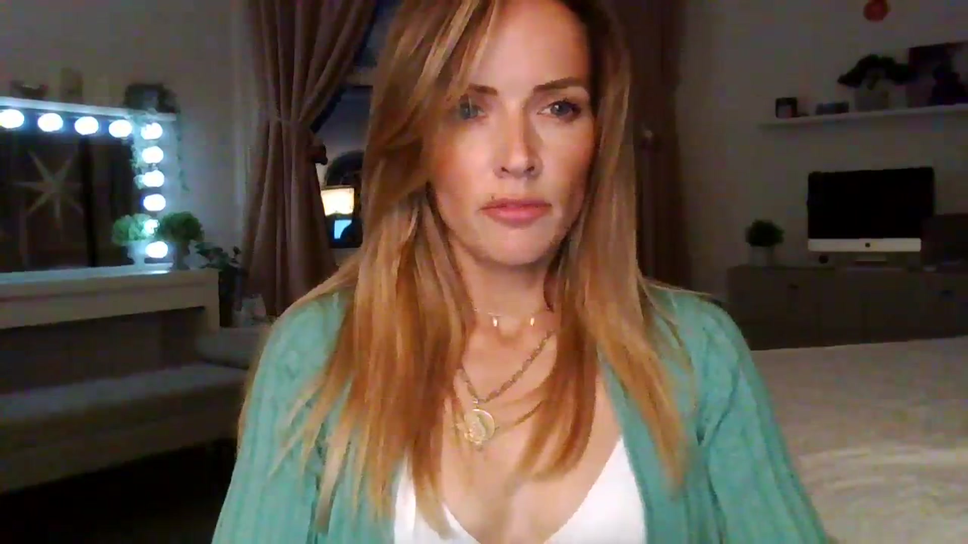 Gallery image thumbnail from Courtney's myfreecams stream on, 09/17/2023, 20:08 image 8 of 20