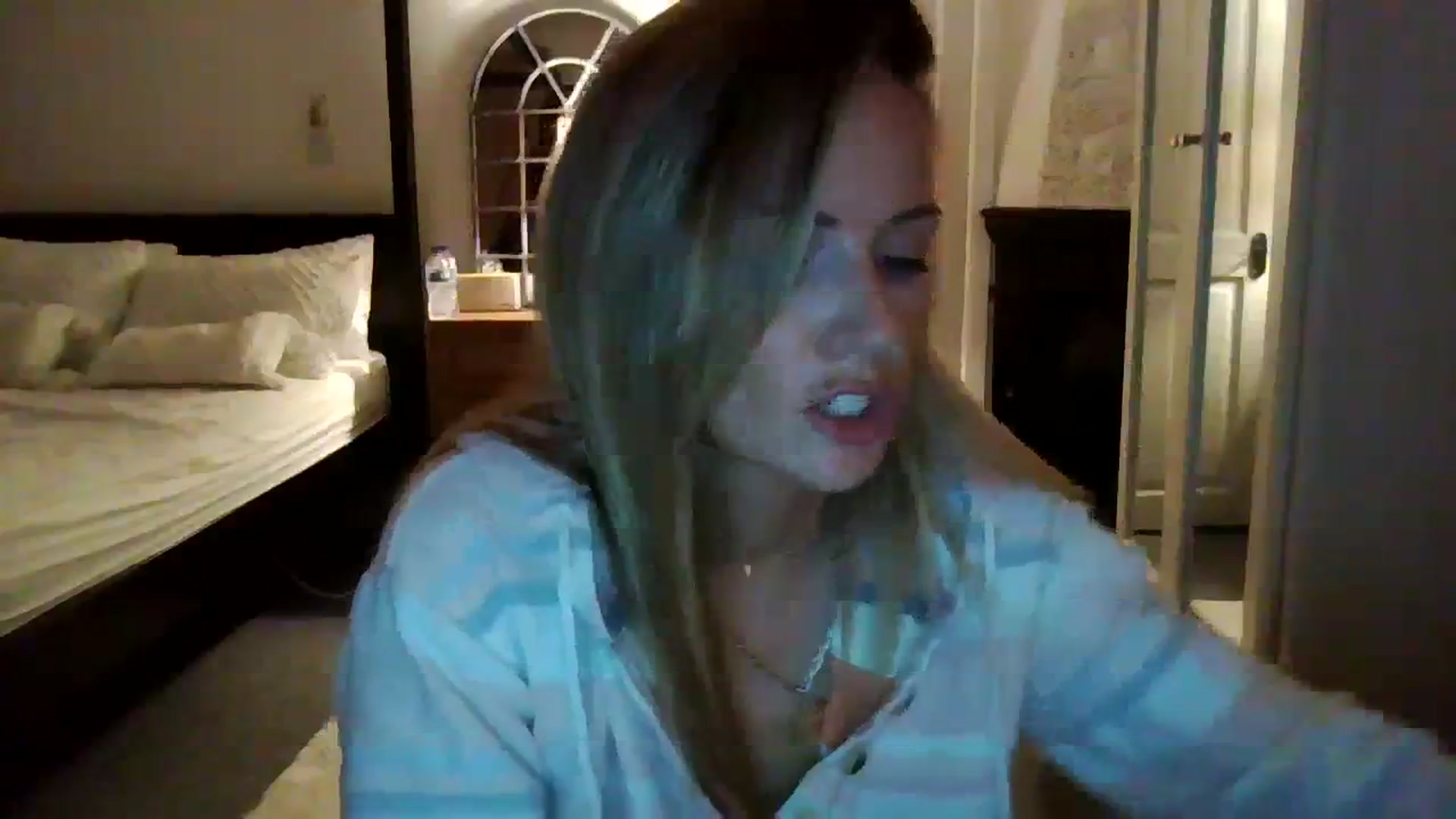 Gallery image thumbnail from Courtney's myfreecams stream on, 09/17/2023, 20:08 image 17 of 20