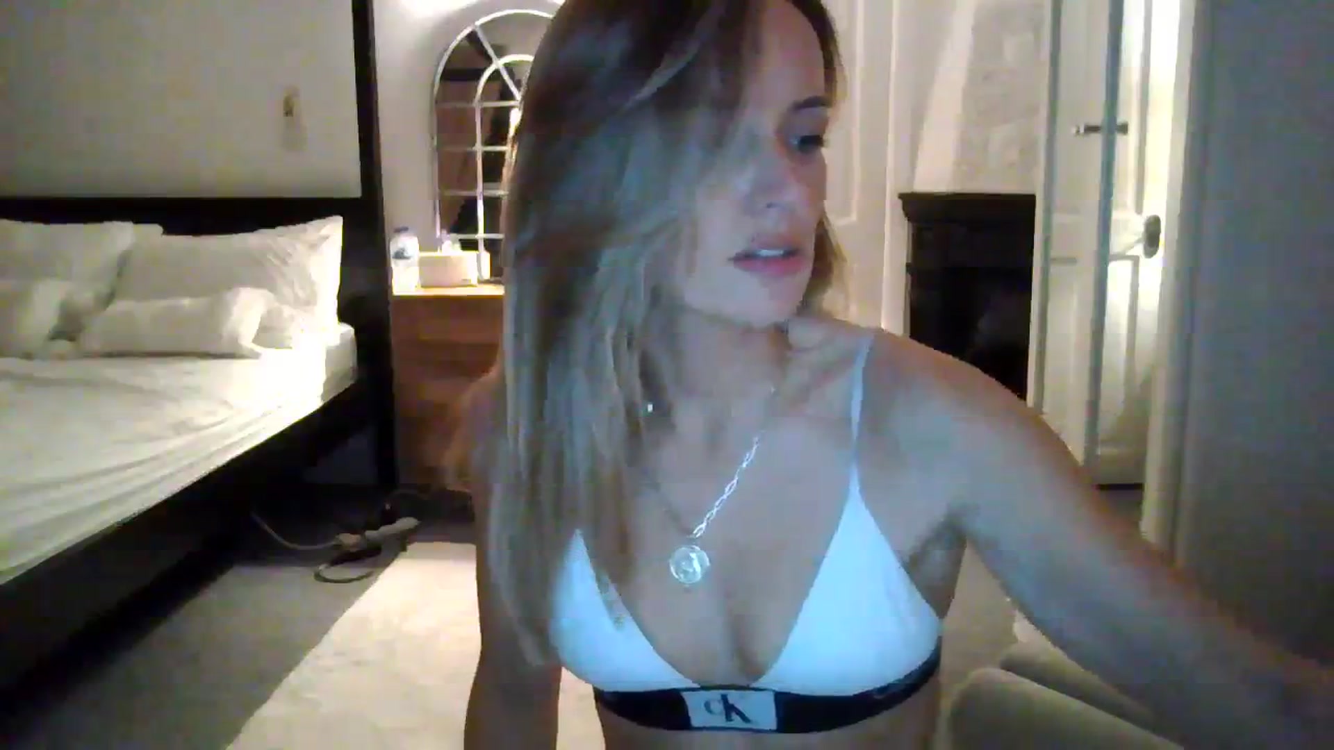 Gallery image thumbnail from Courtney's myfreecams stream on, 09/17/2023, 20:08 image 12 of 20