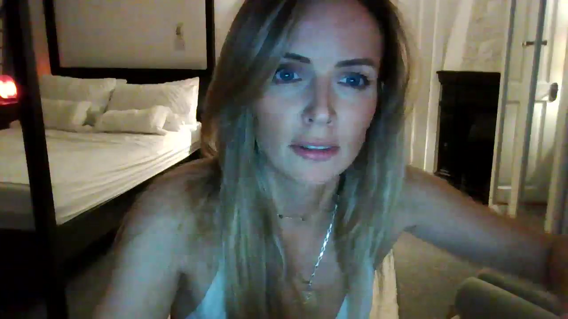 Gallery image thumbnail from Courtney's myfreecams stream on, 09/17/2023, 22:40 image 4 of 20