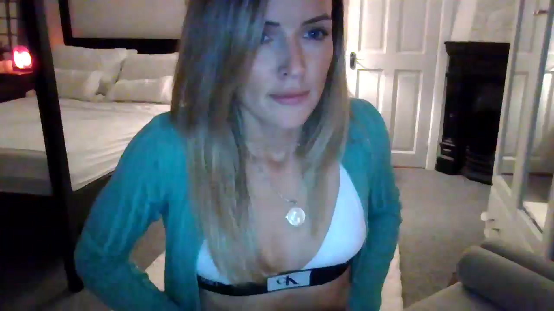 Gallery image thumbnail from Courtney's myfreecams stream on, 09/17/2023, 22:40 image 6 of 20