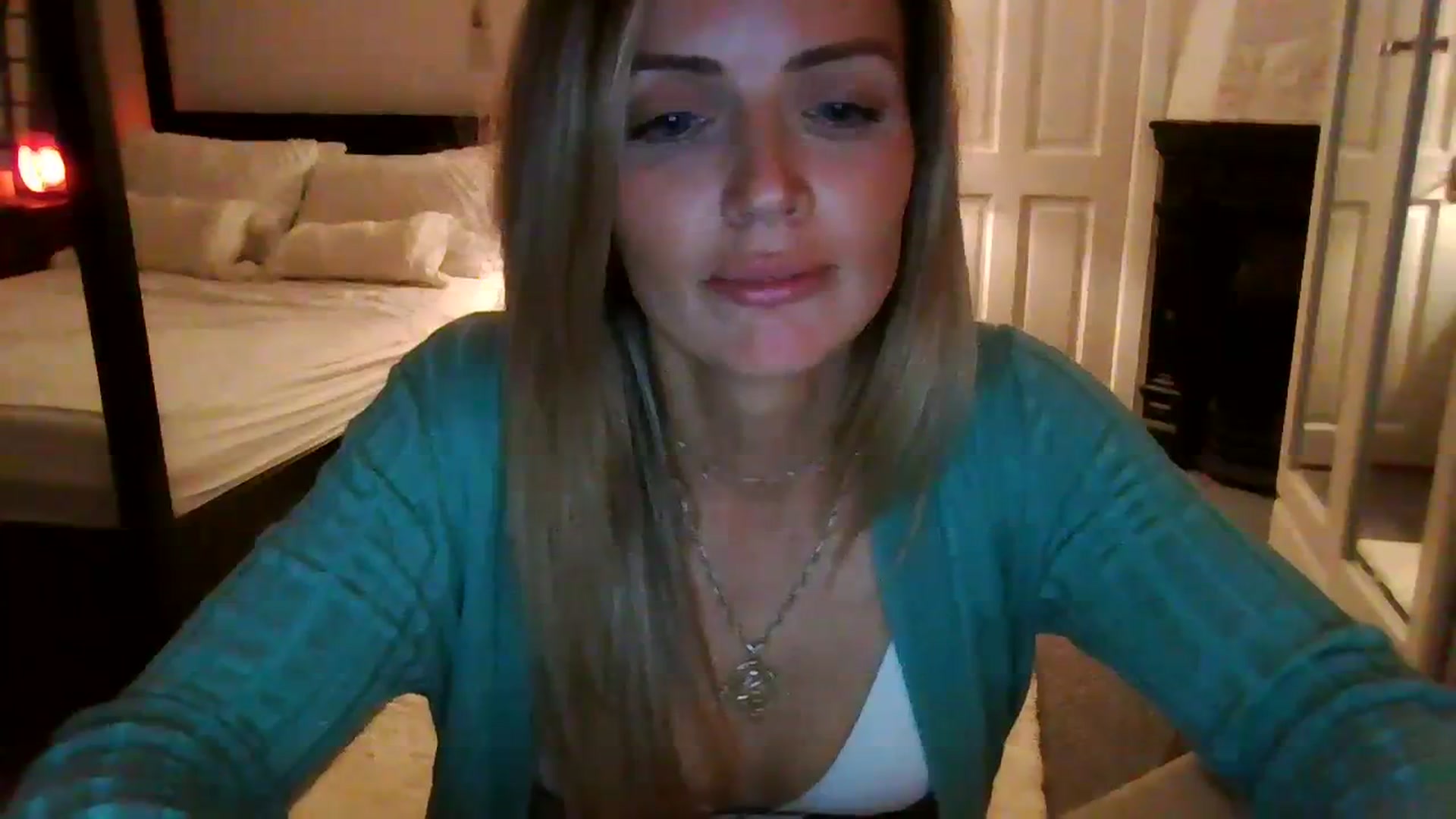 Gallery image thumbnail from Courtney's myfreecams stream on, 09/17/2023, 22:40 image 16 of 20