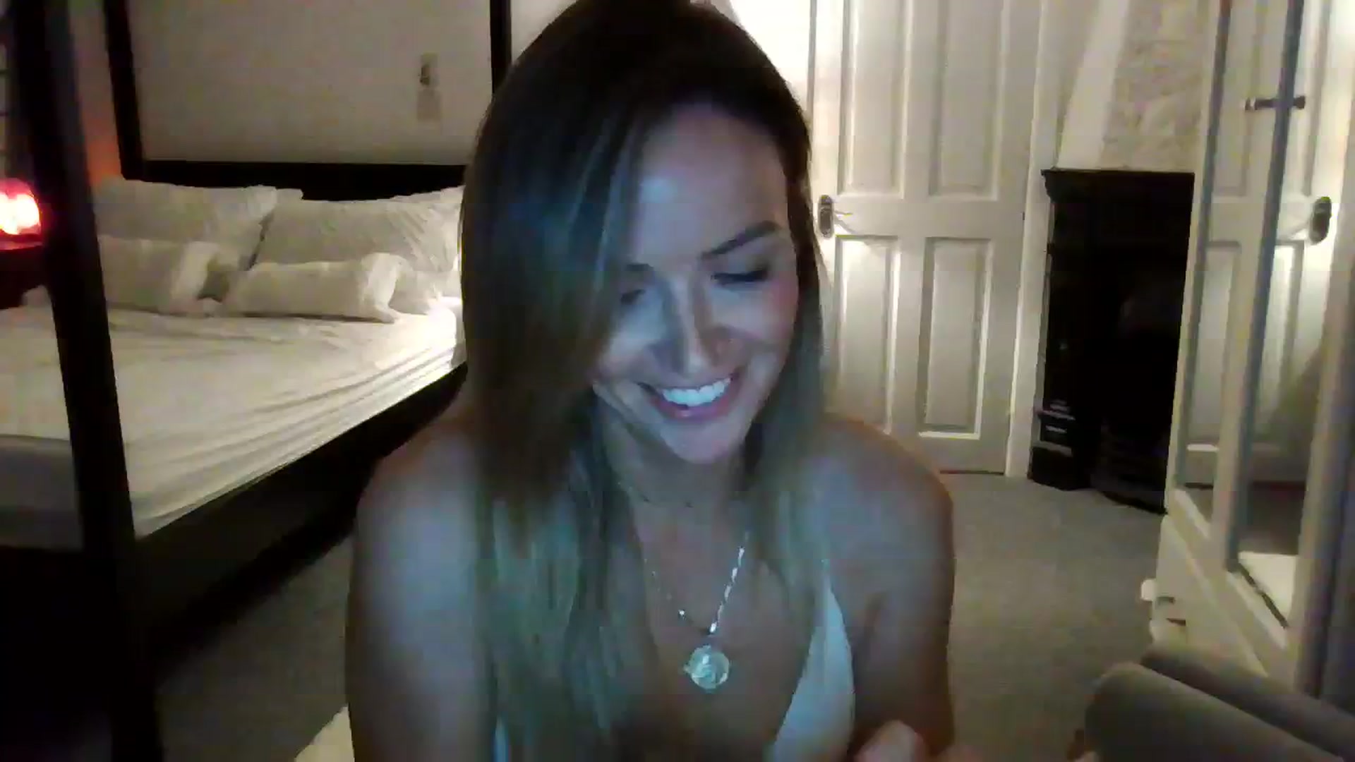 Gallery image thumbnail from Courtney's myfreecams stream on, 09/17/2023, 22:40 image 2 of 20