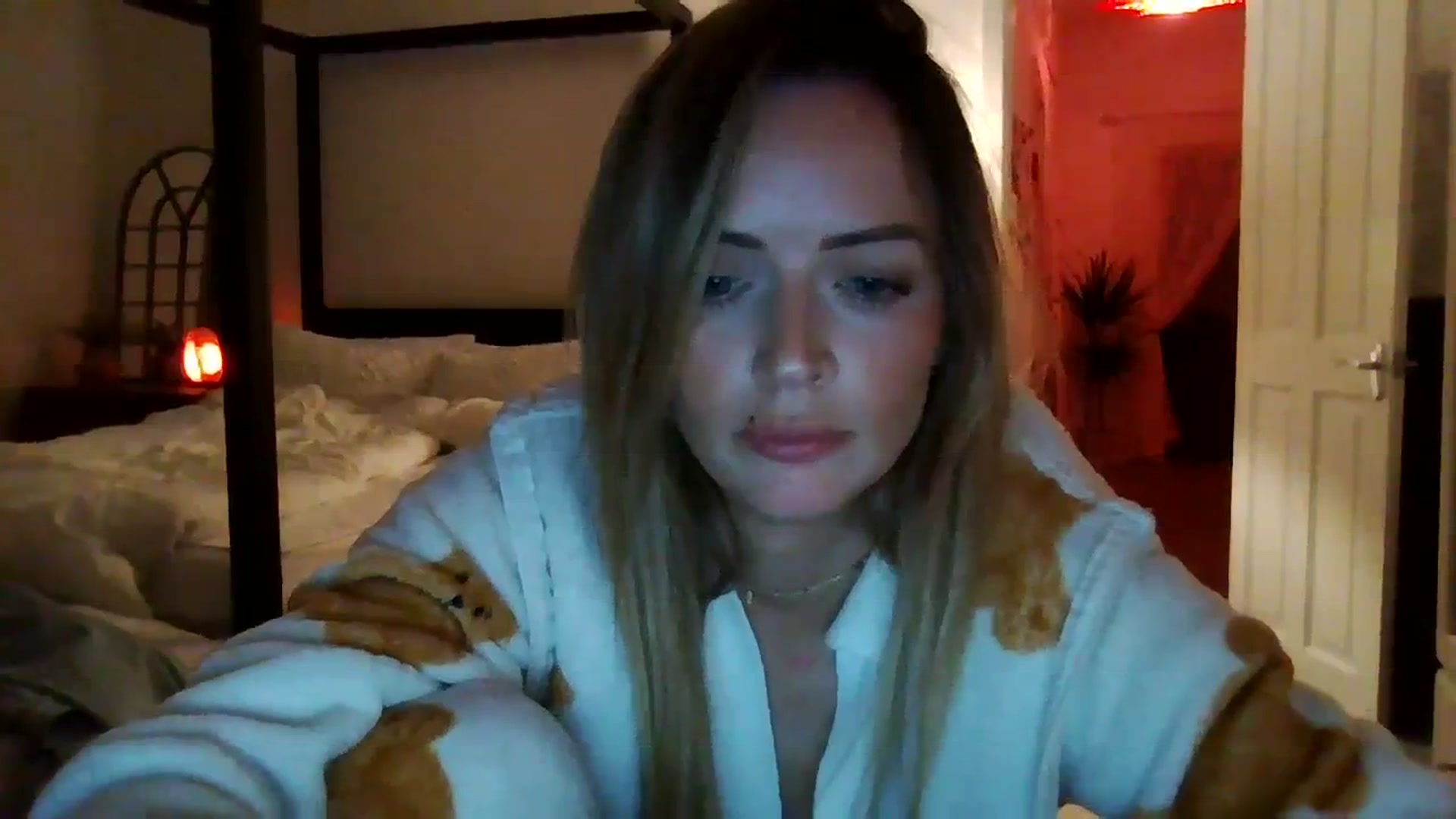 Gallery image thumbnail from Courtney's myfreecams stream on, 09/19/2023, 21:44 image 17 of 20