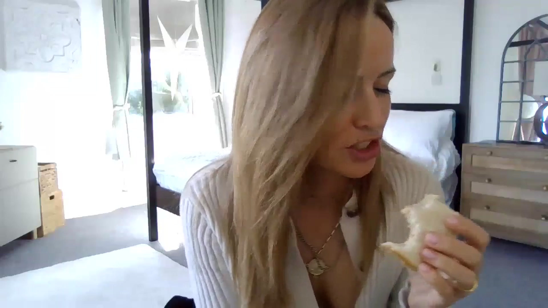 Gallery image thumbnail from Courtney's myfreecams stream on, 10/03/2023, 12:27 image 14 of 20