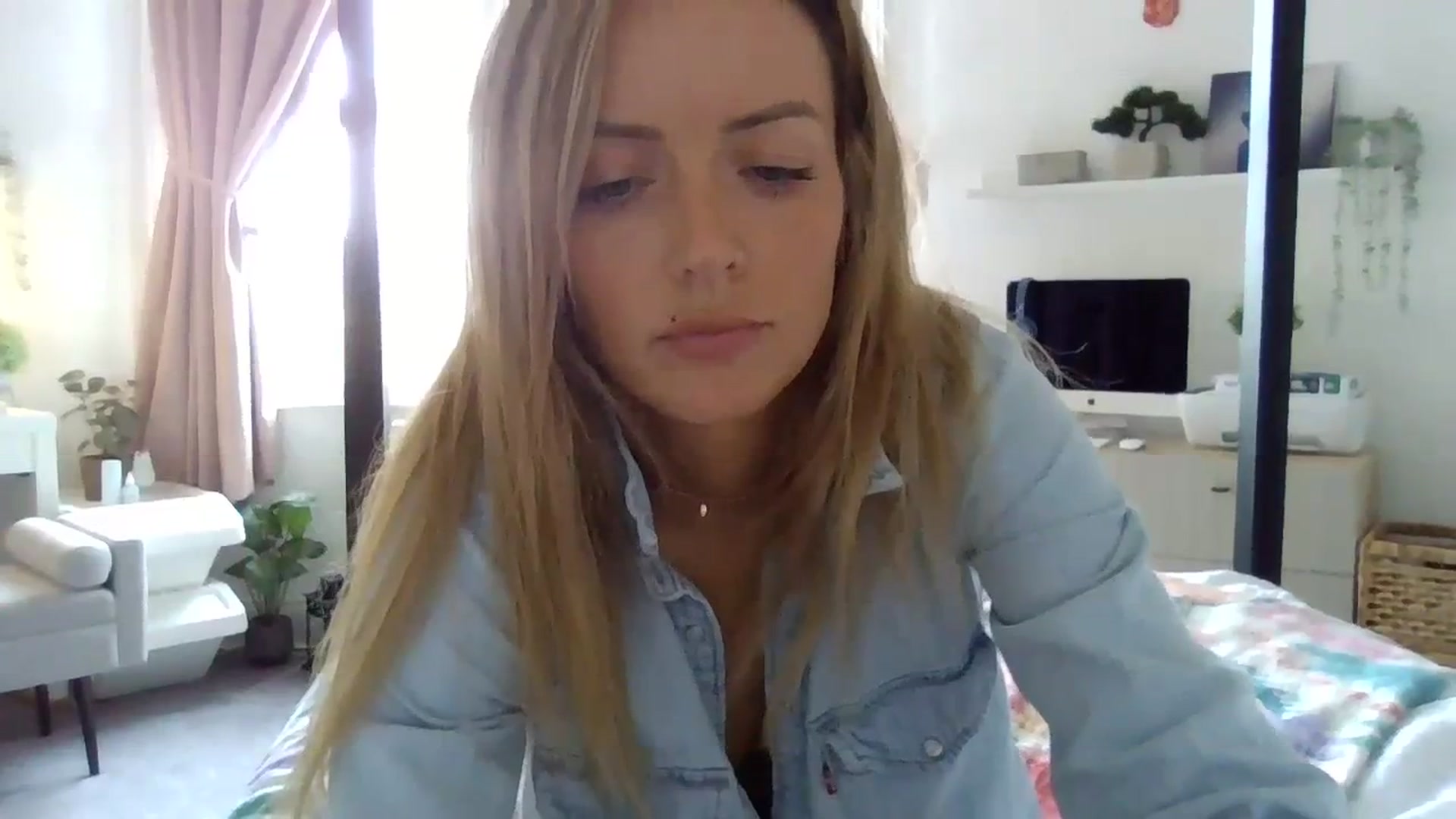 Gallery image thumbnail from Courtney's myfreecams stream on, 10/10/2023, 14:58 image 8 of 20