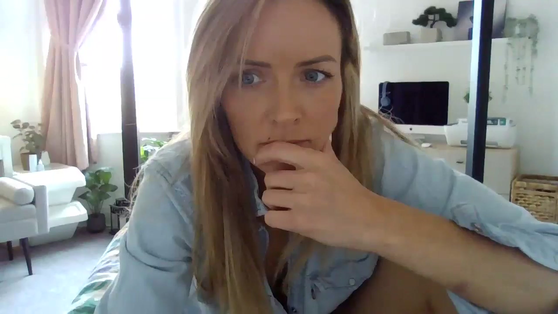 Gallery image thumbnail from Courtney's myfreecams stream on, 10/10/2023, 14:58 image 9 of 20