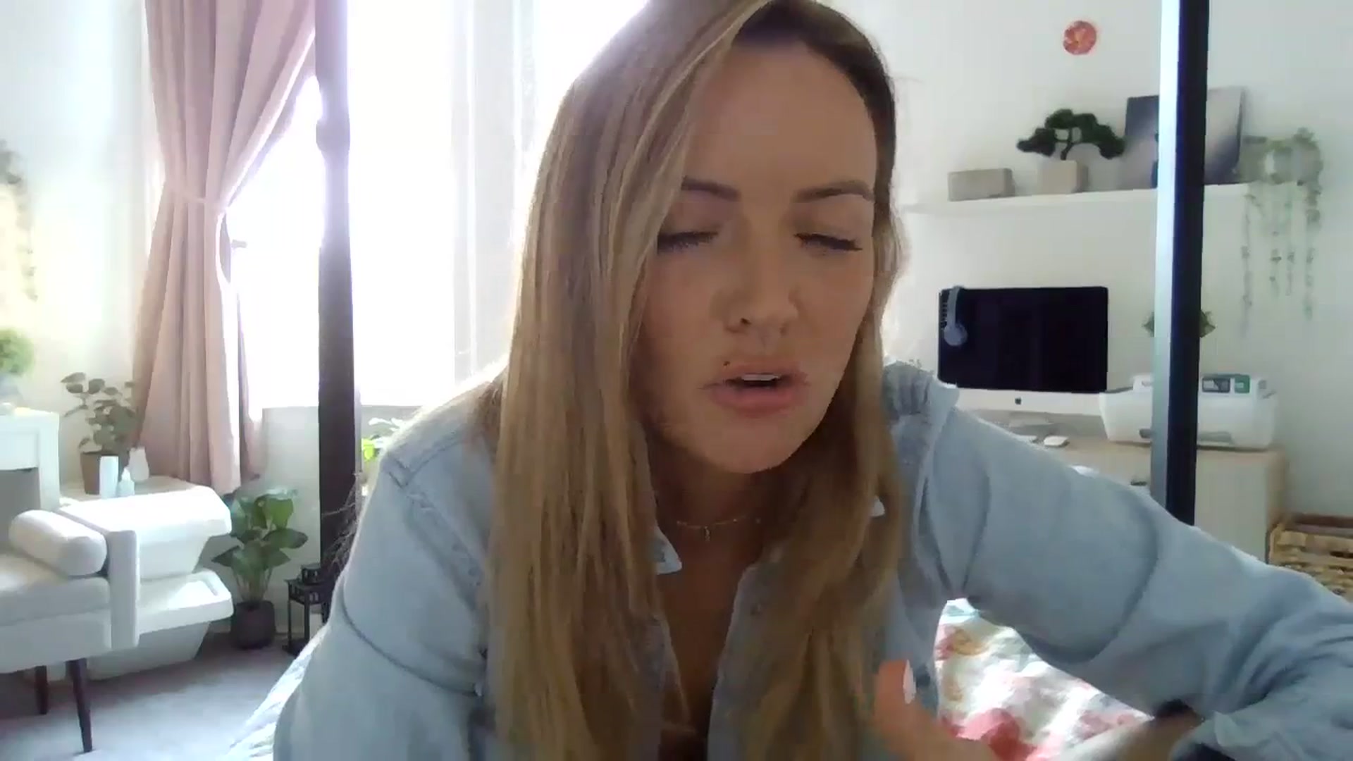 Gallery image thumbnail from Courtney's myfreecams stream on, 10/10/2023, 14:58 image 4 of 20