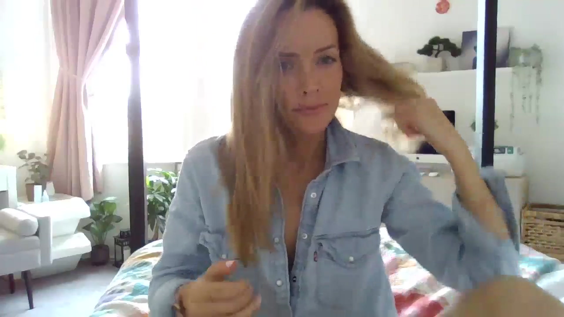 Gallery image thumbnail from Courtney's myfreecams stream on, 10/10/2023, 14:58 image 6 of 20